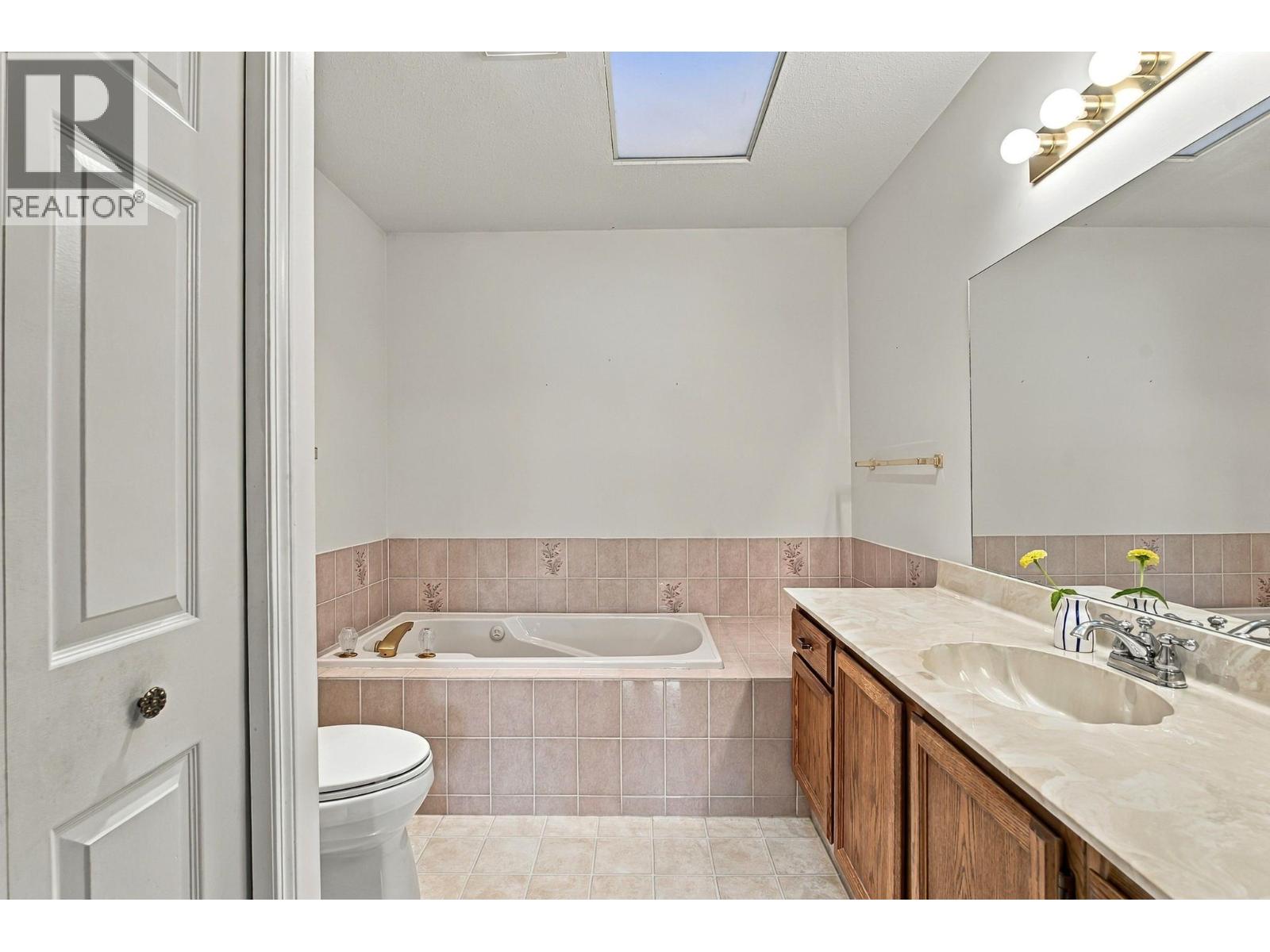 2200 Gordon Drive Unit# 34, Kelowna, British Columbia  V1Y 8T7 - Photo 6 - 10401843