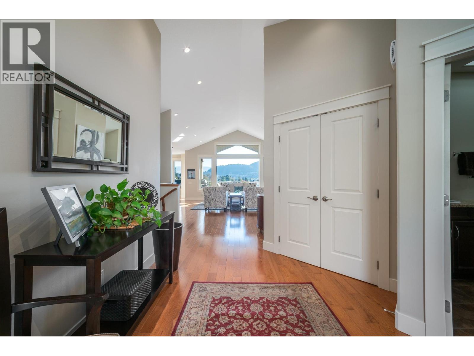 708 Traditions Crescent, Kelowna, British Columbia  V1V 2Y2 - Photo 5 - 10401511