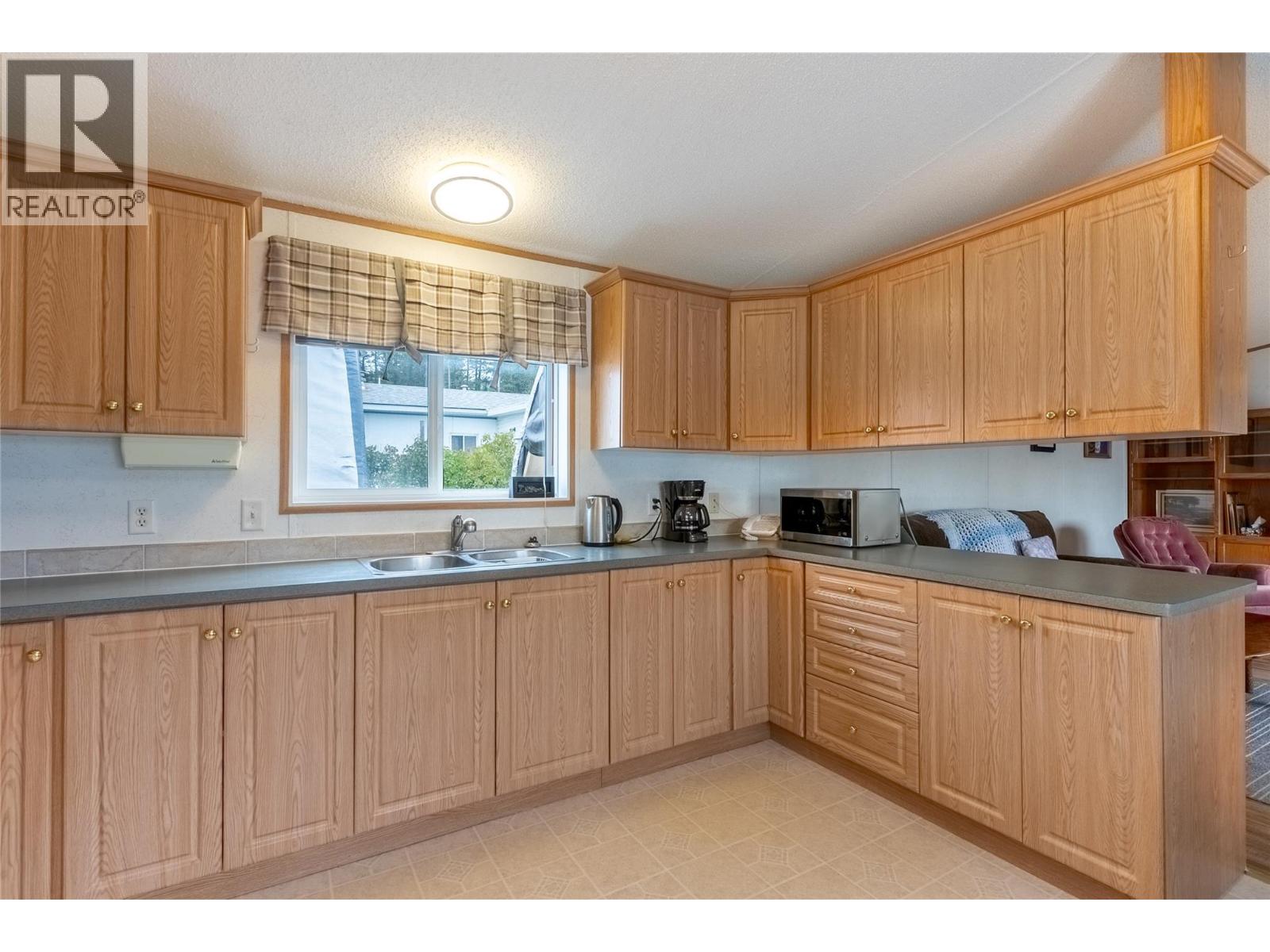 11 Topaz Crescent, Logan Lake, British Columbia  V0K 1W0 - Photo 10 - 10401840