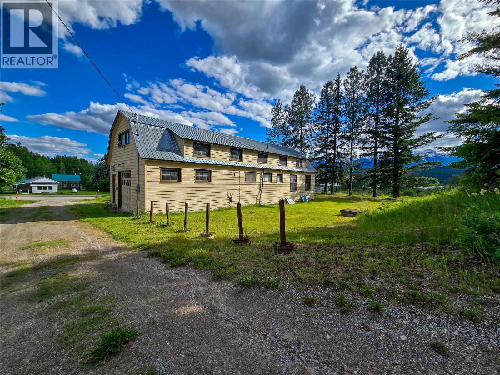 970 95 Highway, Spillimacheen, British Columbia  V0A 1P0 - Photo 1 - 10400750