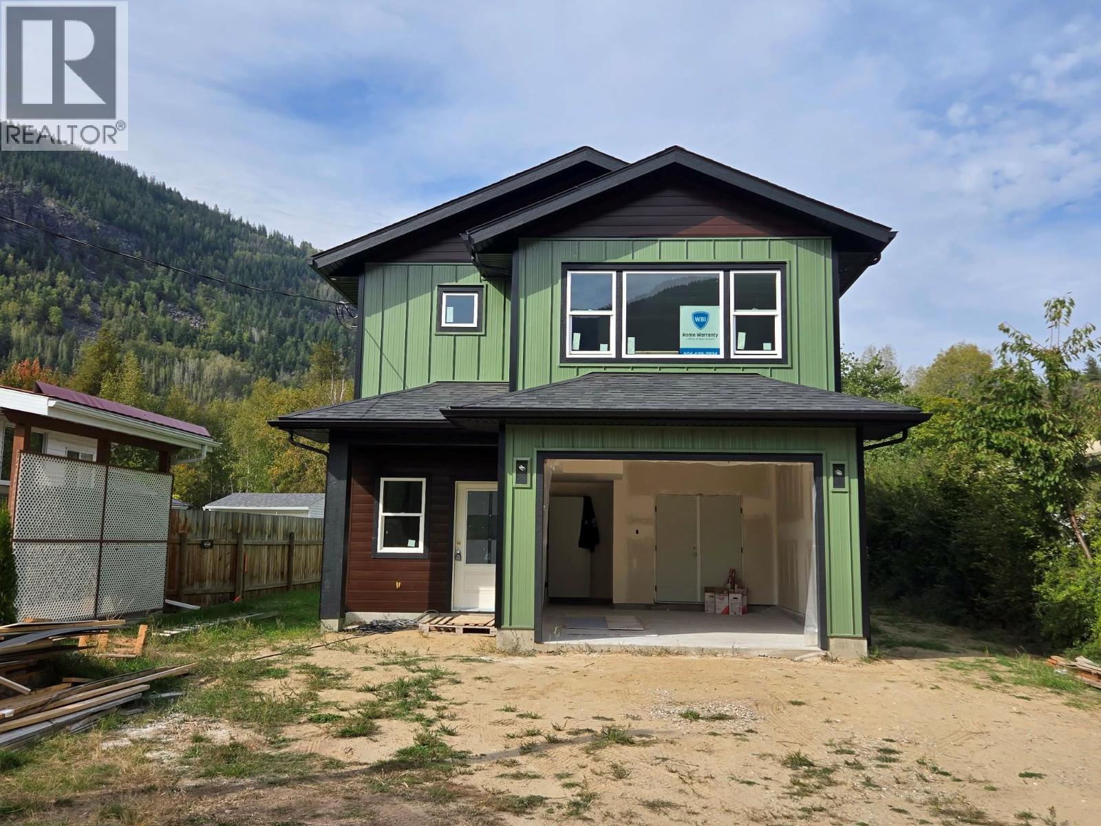 209 12th Avenue Frontage Road, Genelle, British Columbia  V0G 1G0 - Photo 1 - 10401957