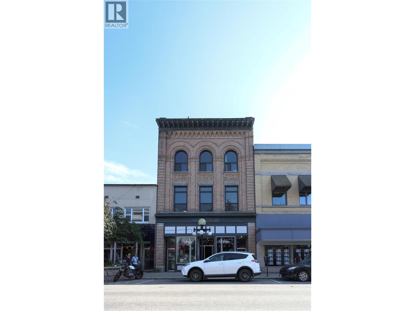 446 Baker Street, Nelson, British Columbia  V1L 4H8 - Photo 2 - 10401042