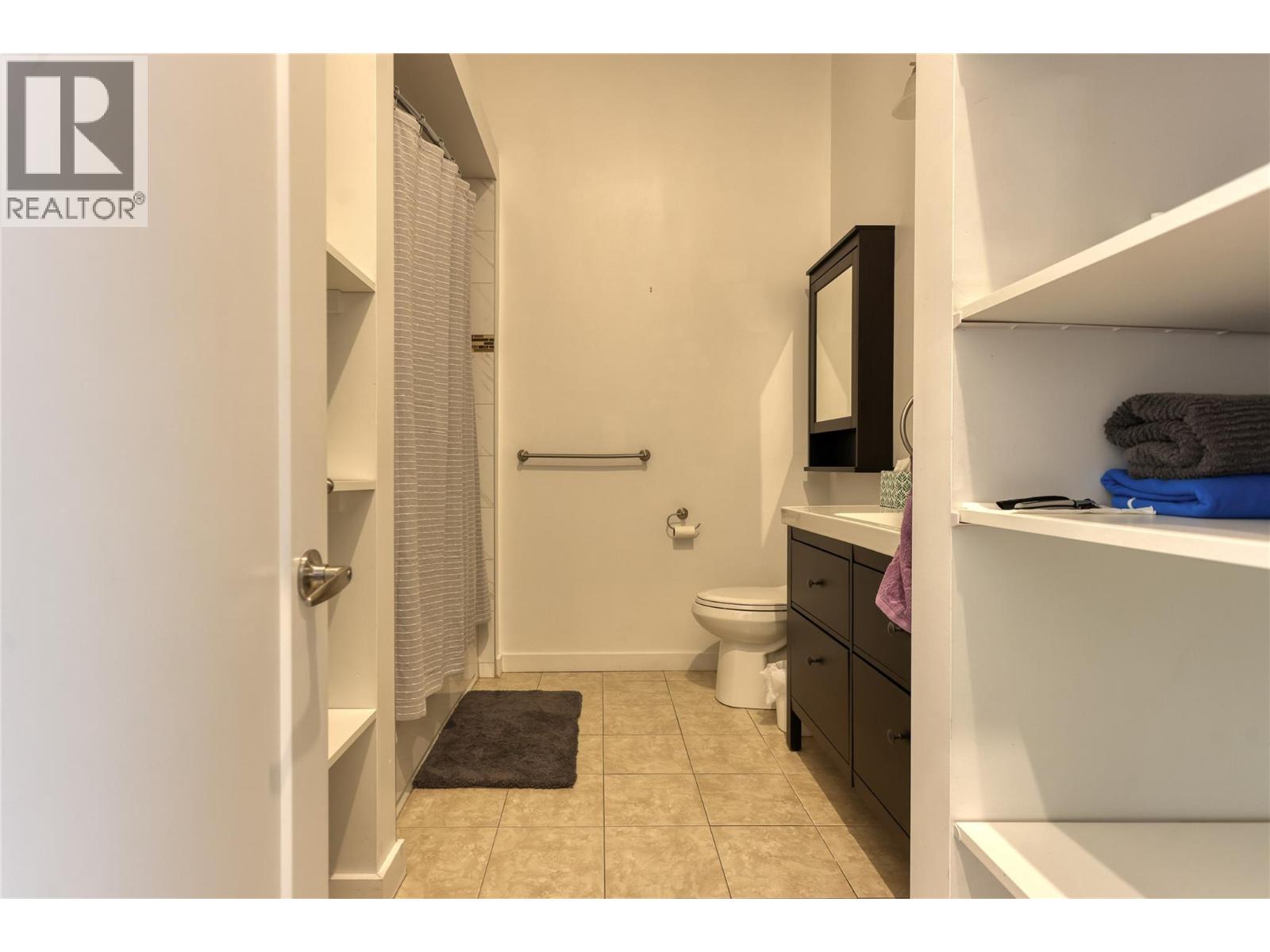 446 Baker Street, Nelson, British Columbia  V1L 4H8 - Photo 32 - 10401042