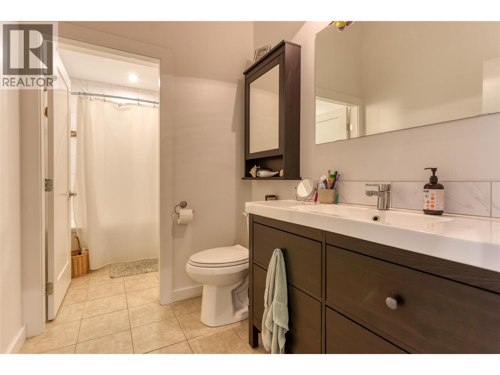 446 Baker Street, Nelson, British Columbia  V1L 4H8 - Photo 39 - 10401042