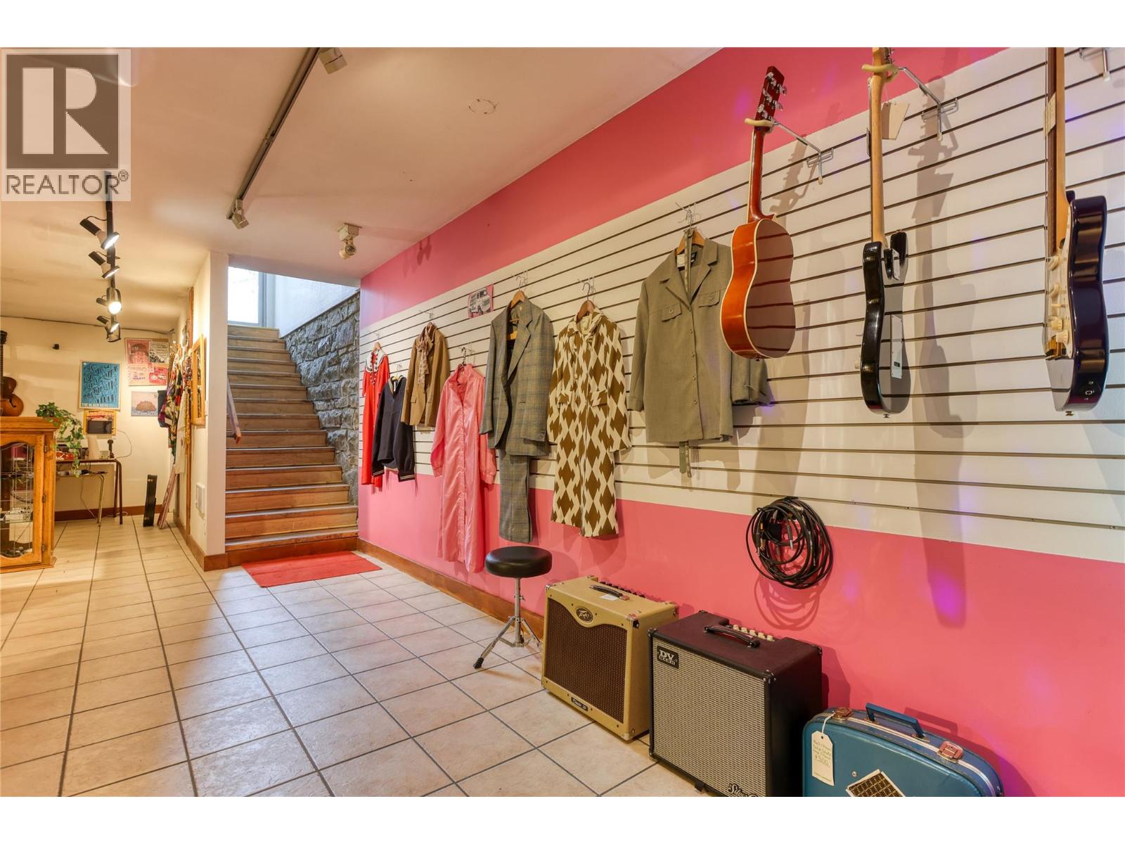 446 Baker Street, Nelson, British Columbia  V1L 4H8 - Photo 40 - 10401042