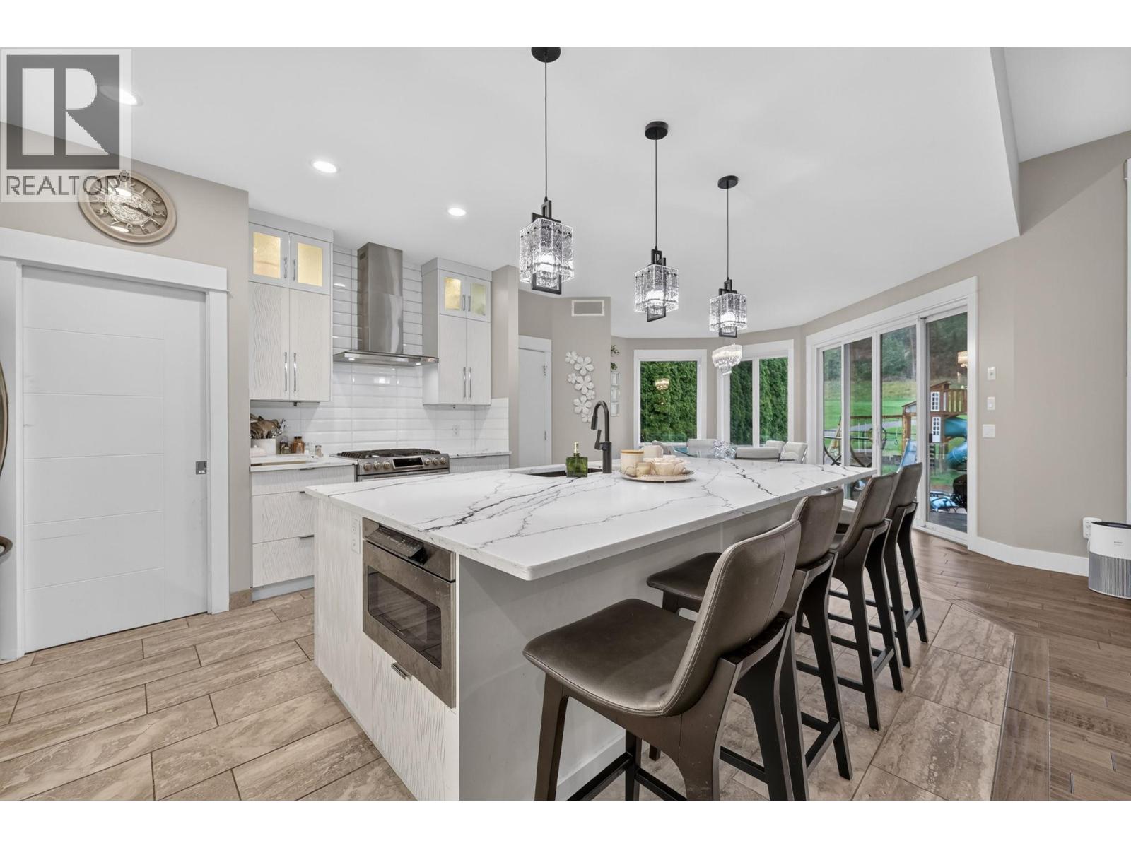 3109 Capistrano Court, Kelowna, British Columbia  V1V 2A3 - Photo 4 - 10401399