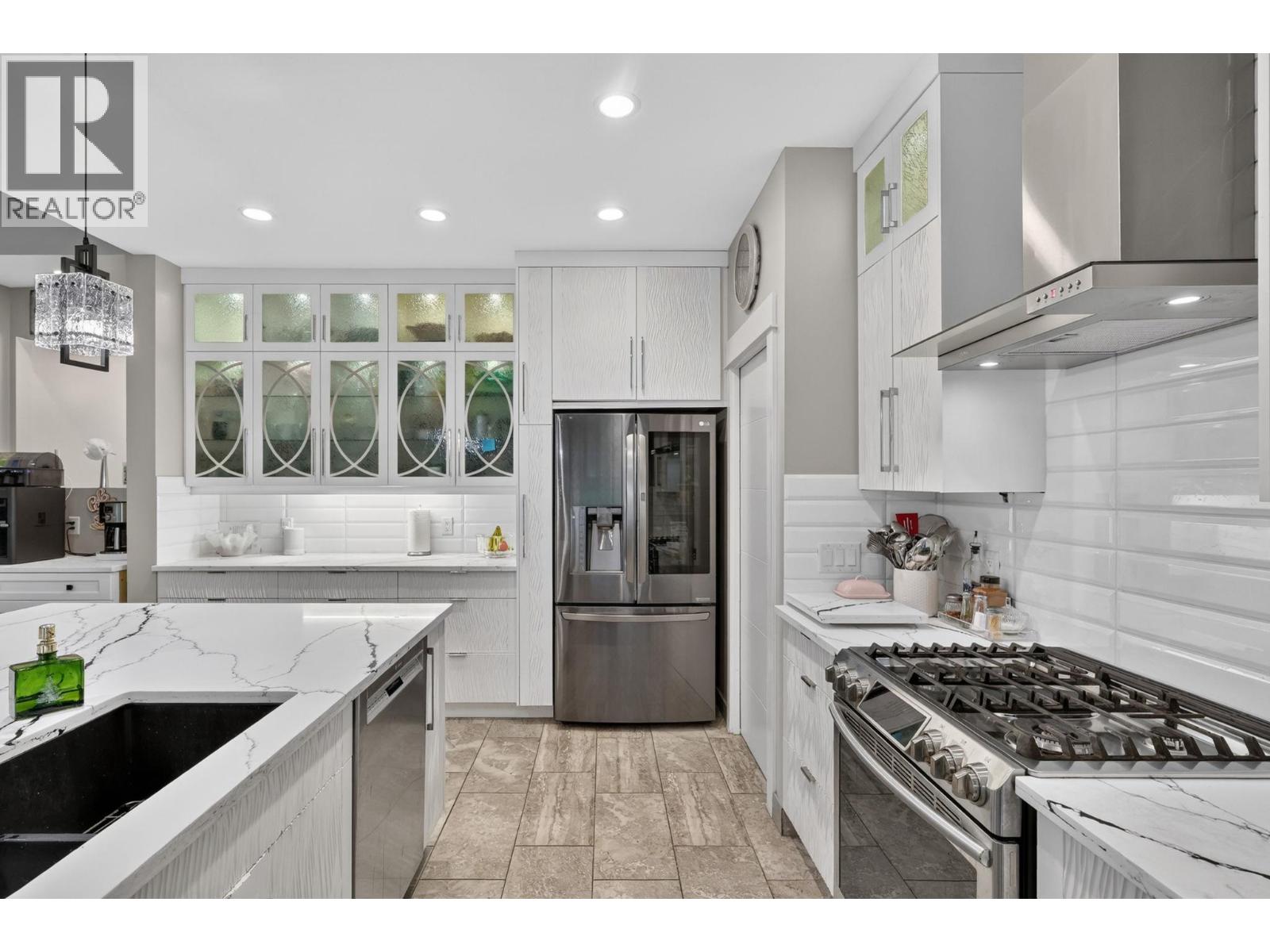3109 Capistrano Court, Kelowna, British Columbia  V1V 2A3 - Photo 8 - 10401399