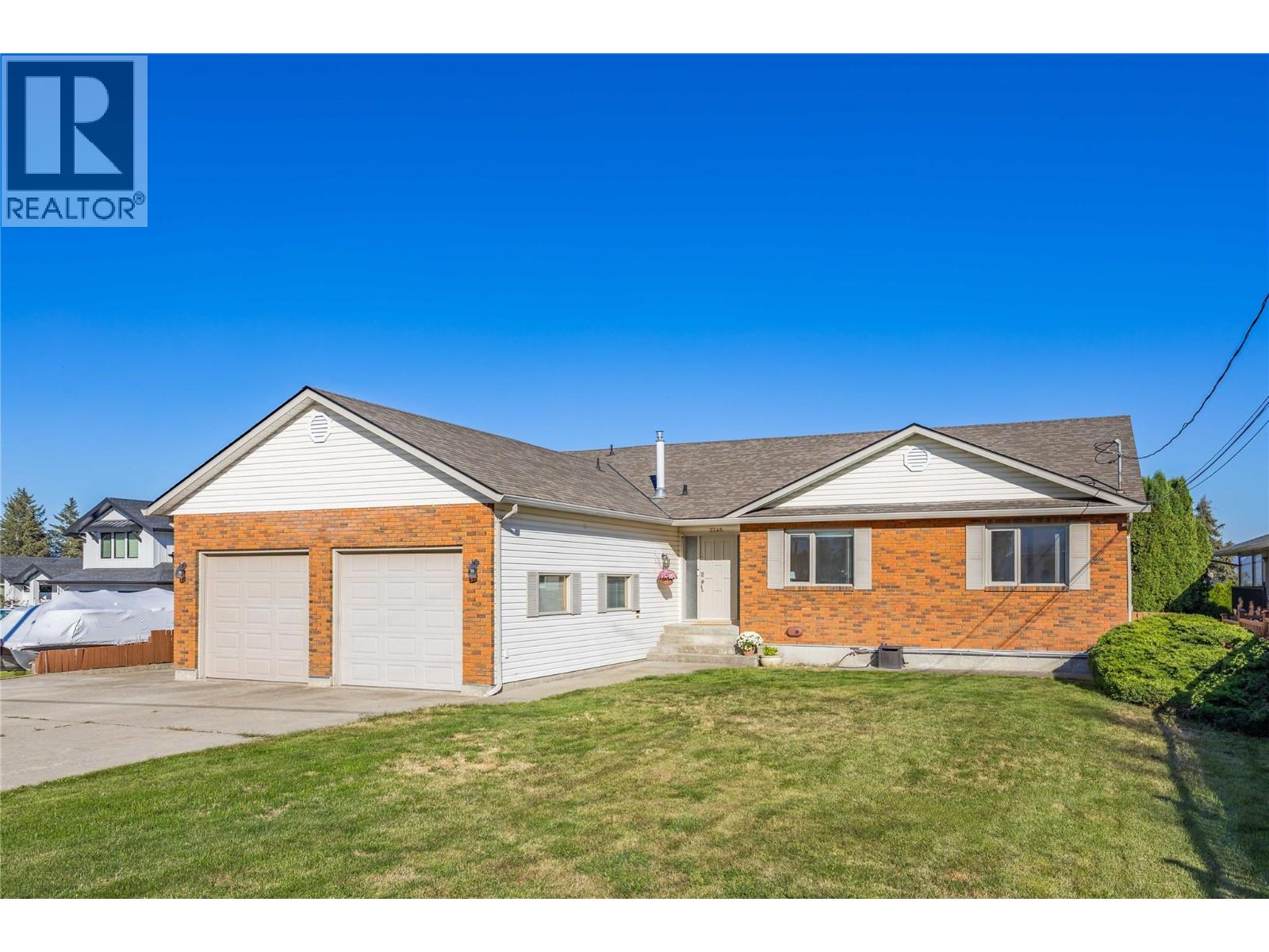 2245 Thacker Drive, West Kelowna, British Columbia  V1Z 1V5 - Photo 2 - 10401989