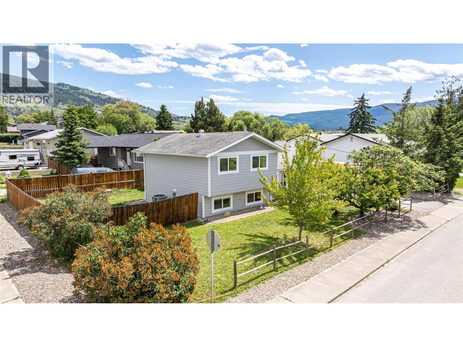 2003 13 Street, Vernon, British Columbia  V1T 3T1 - Photo 3 - 10351494