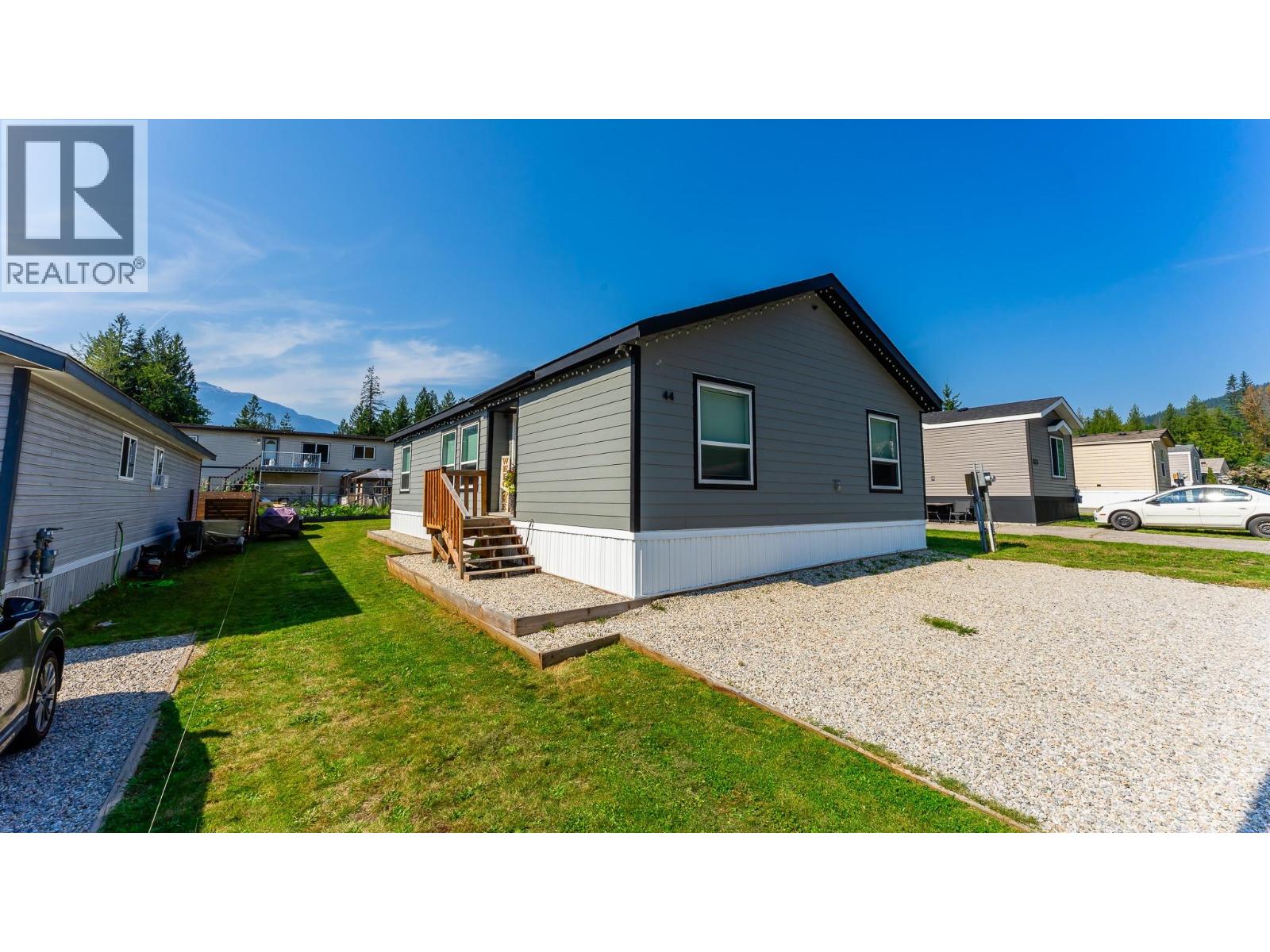 44 Johnson Way, Revelstoke, British Columbia  V0E 2S0 - Photo 1 - 10402012