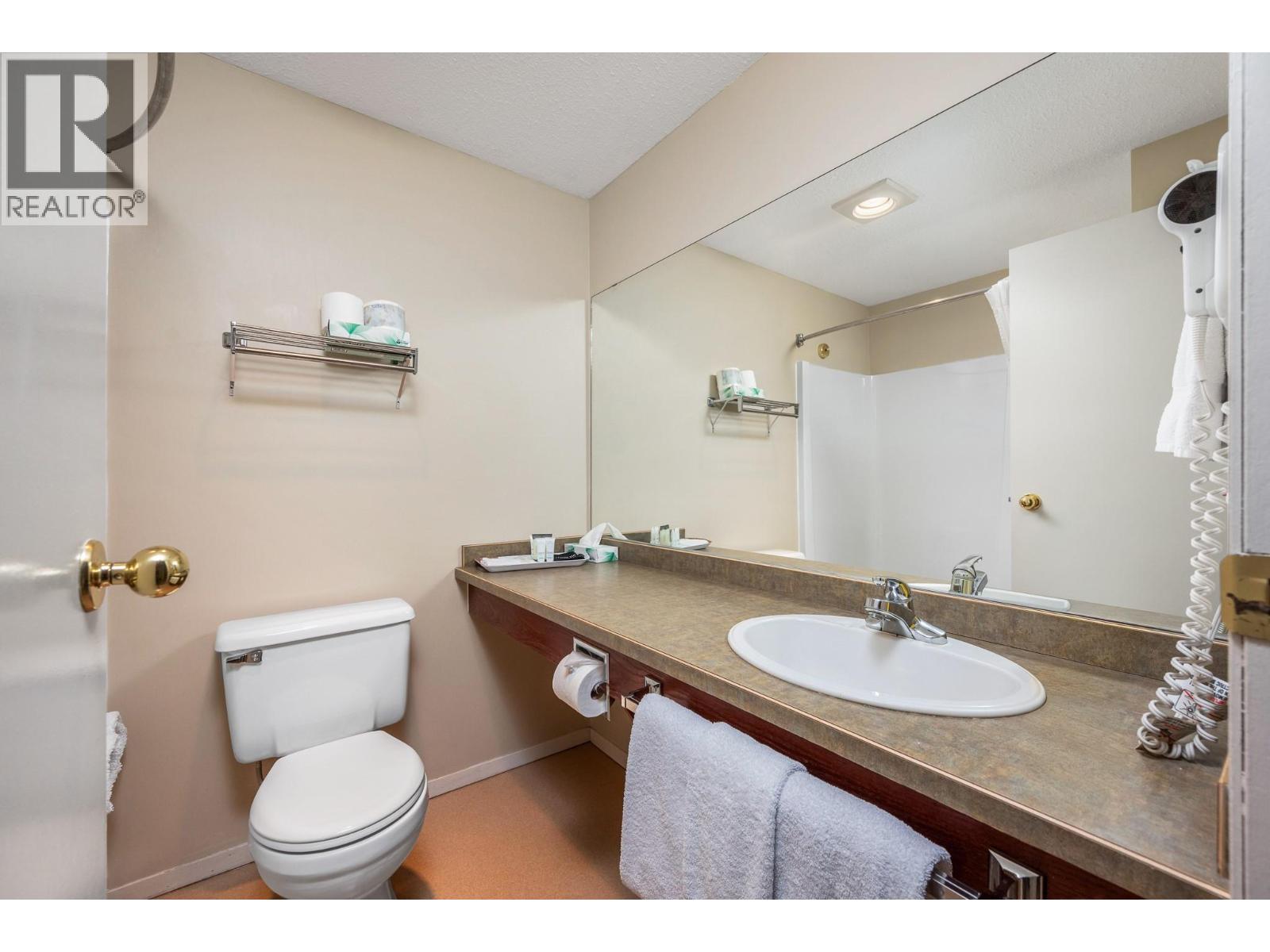 150 Silver Lode Lane Unit# 233/234, Silver Star, British Columbia  V1B 3M1 - Photo 25 - 10401304