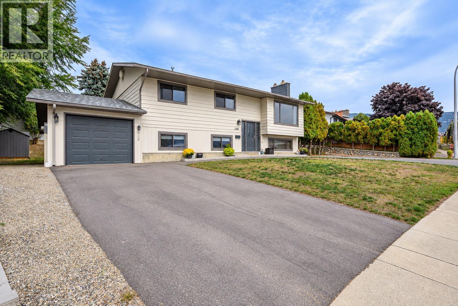 2105 20 Avenue, Vernon, British Columbia  V1T 7J7 - Photo 2 - 10402007