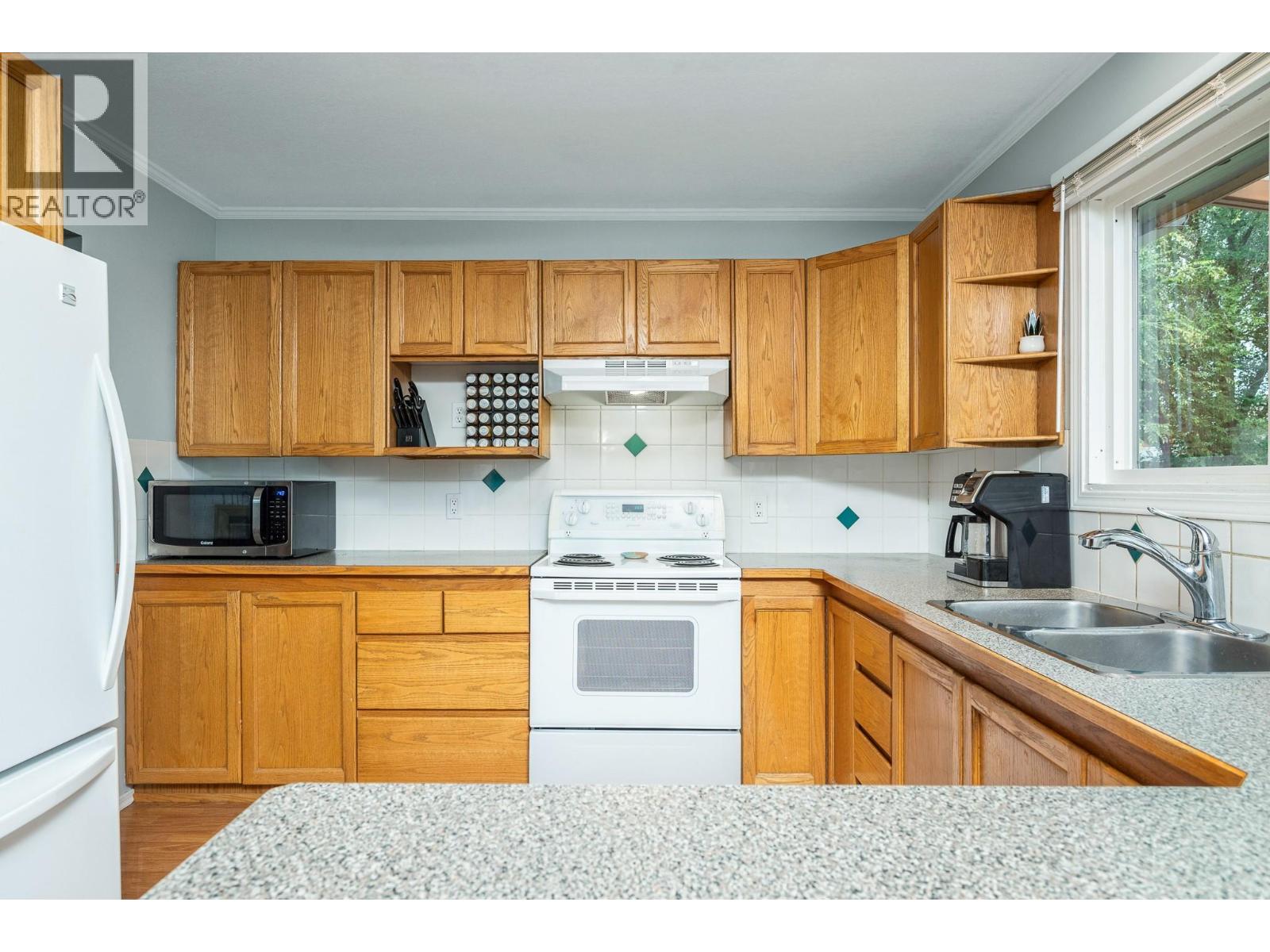 2105 20 Avenue, Vernon, British Columbia  V1T 7J7 - Photo 6 - 10402007
