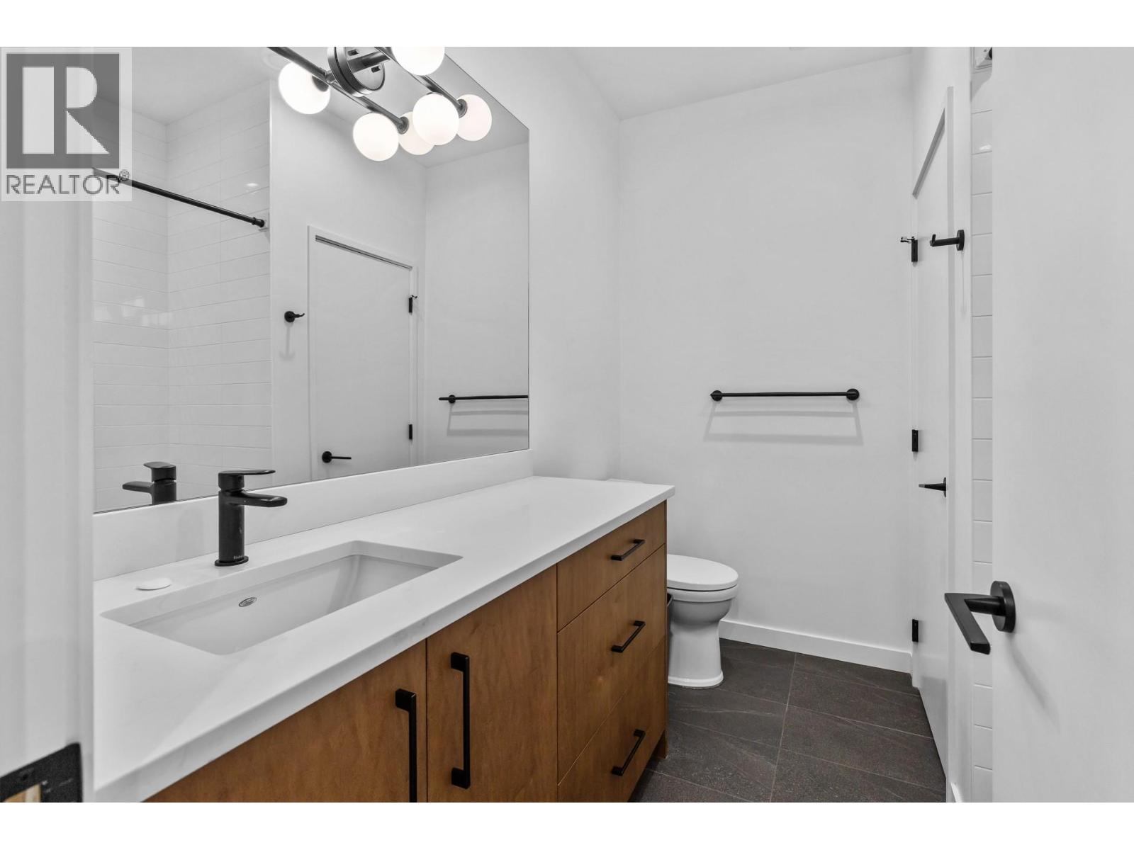 624 Bonjou Road, Kelowna, British Columbia  V1W 1M5 - Photo 32 - 10401859