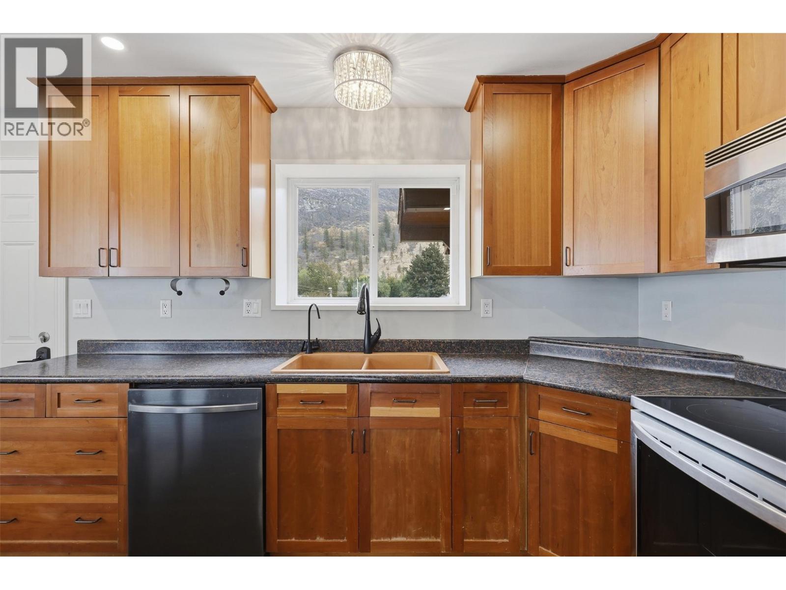 4568 Cammeray Drive, Kamloops, British Columbia  V2H 1L4 - Photo 2 - 10402055