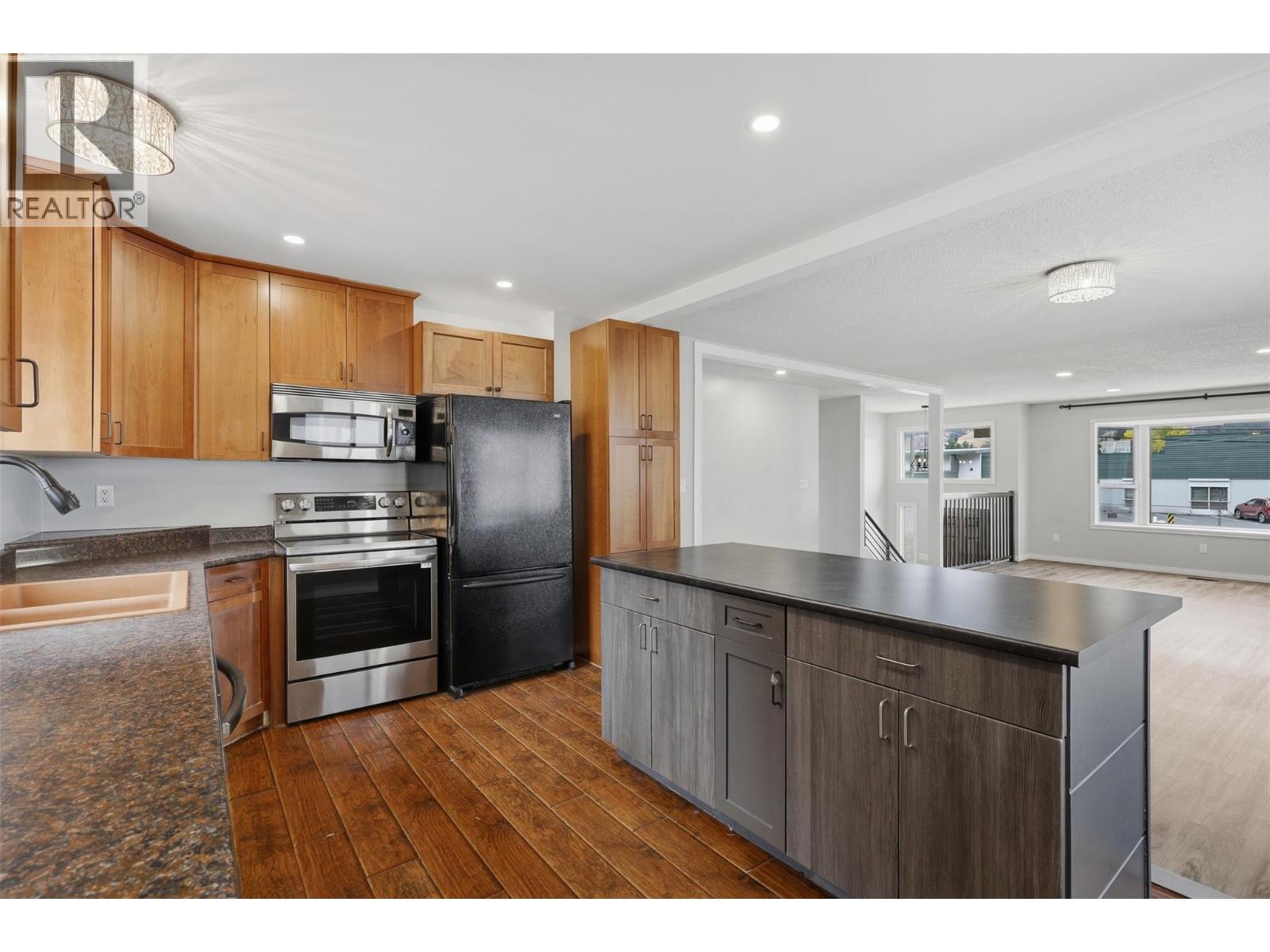 4568 Cammeray Drive, Kamloops, British Columbia  V2H 1L4 - Photo 4 - 10402055