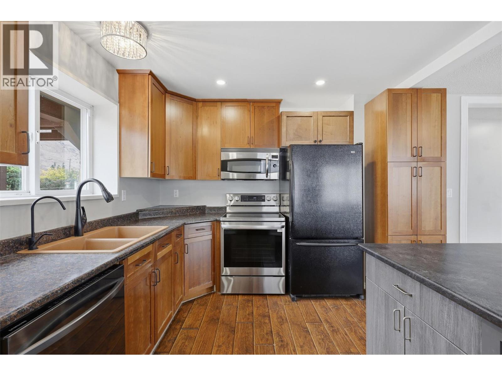 4568 Cammeray Drive, Kamloops, British Columbia  V2H 1L4 - Photo 5 - 10402055