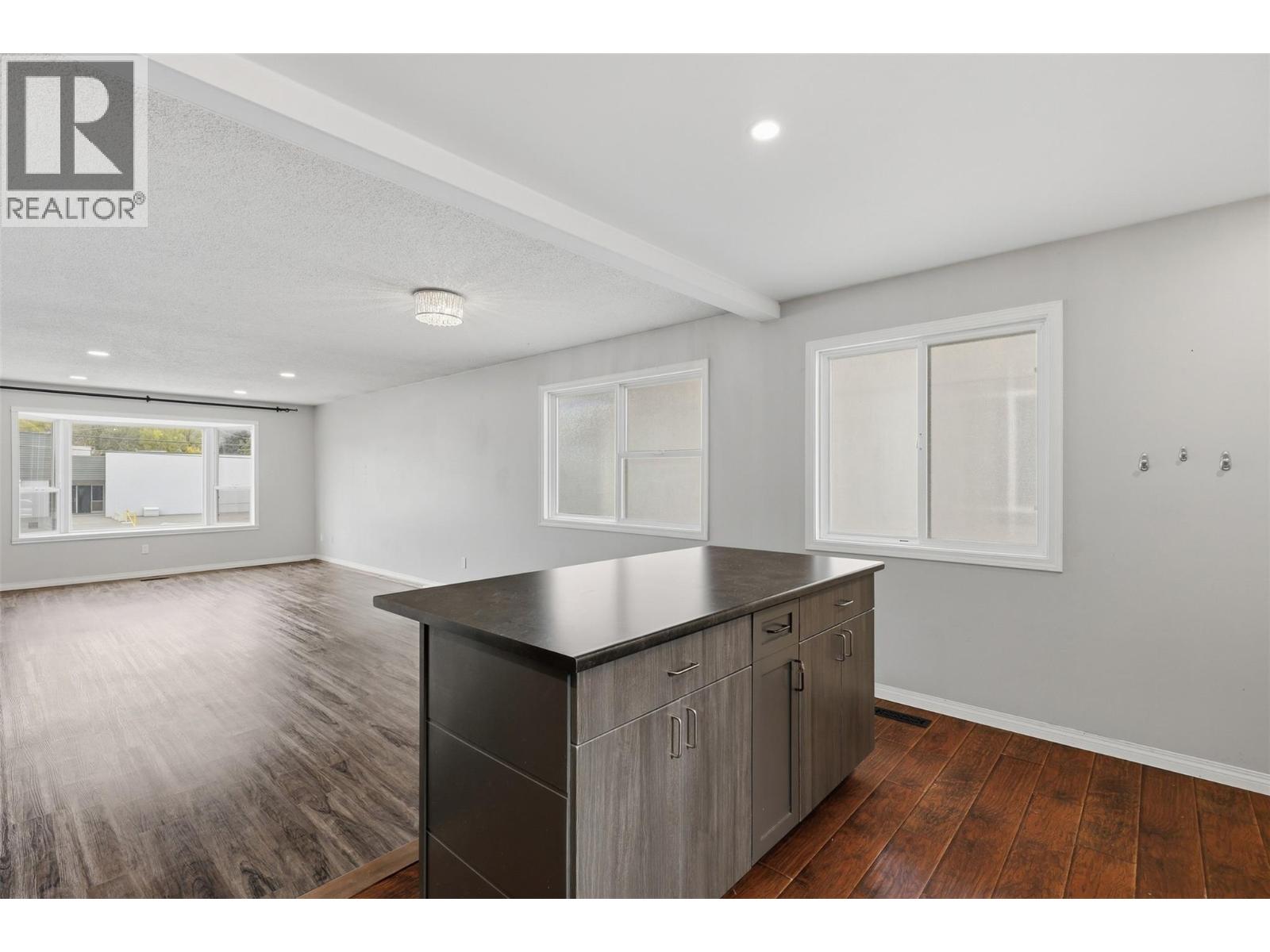 4568 Cammeray Drive, Kamloops, British Columbia  V2H 1L4 - Photo 6 - 10402055