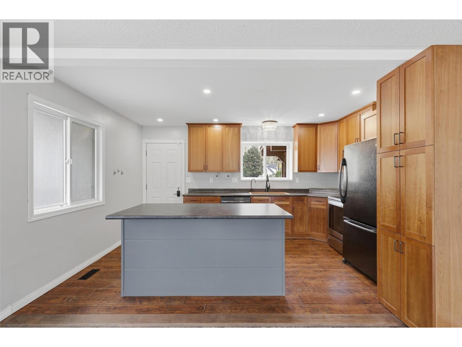 4568 Cammeray Drive, Kamloops, British Columbia  V2H 1L4 - Photo 7 - 10402055