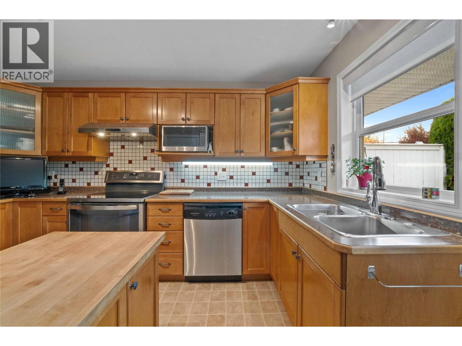 51 8 Avenue Sw Unit# 10, Salmon Arm, British Columbia  V1E 3L9 - Photo 10 - 10401916