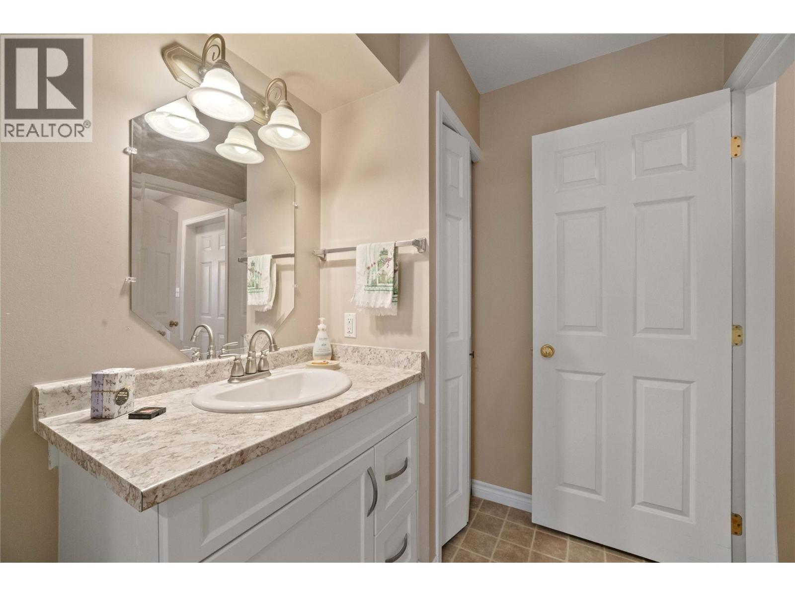 51 8 Avenue Sw Unit# 10, Salmon Arm, British Columbia  V1E 3L9 - Photo 17 - 10401916