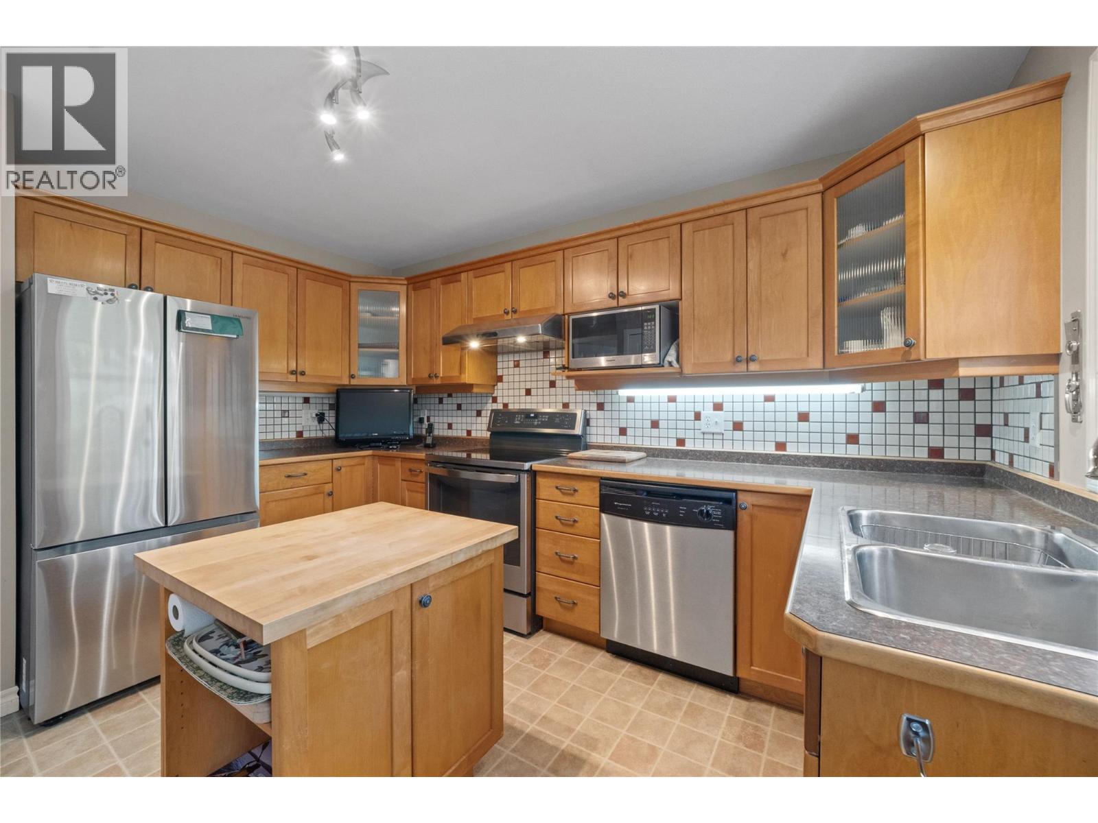51 8 Avenue Sw Unit# 10, Salmon Arm, British Columbia  V1E 3L9 - Photo 8 - 10401916