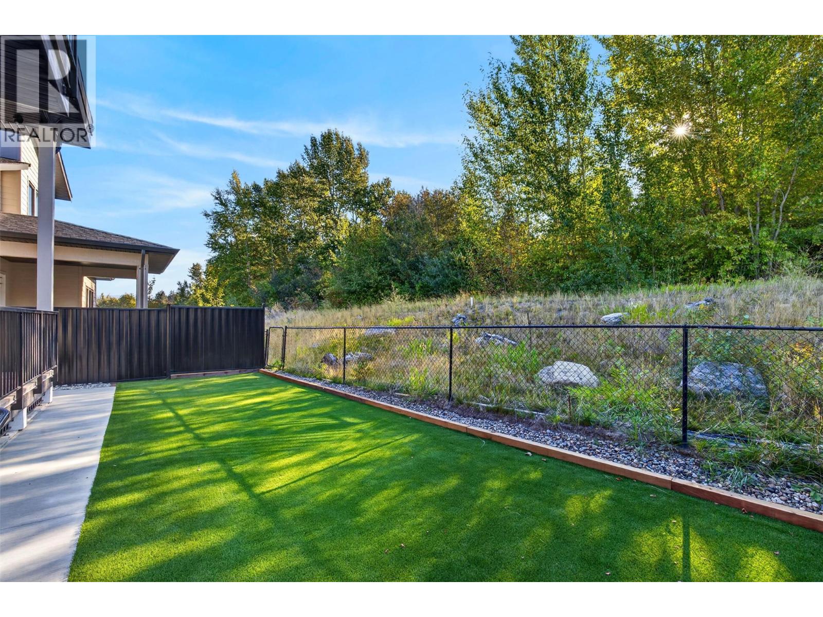 996 Bull Crescent, Kelowna, British Columbia  V1W 0B6 - Photo 3 - 10401961