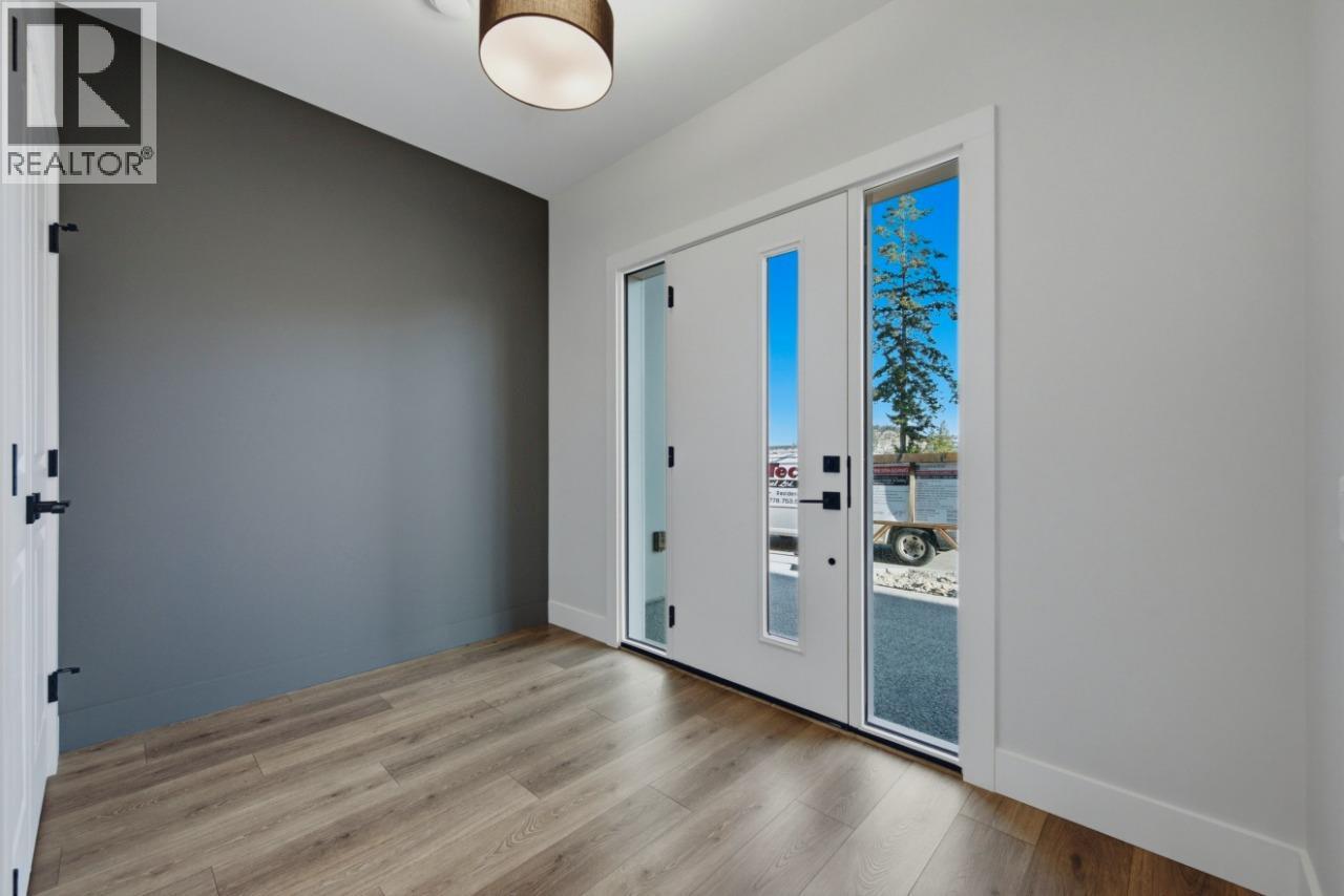 2083 Cortina Drive, Kelowna, British Columbia  V1P 1V1 - Photo 11 - 10402085