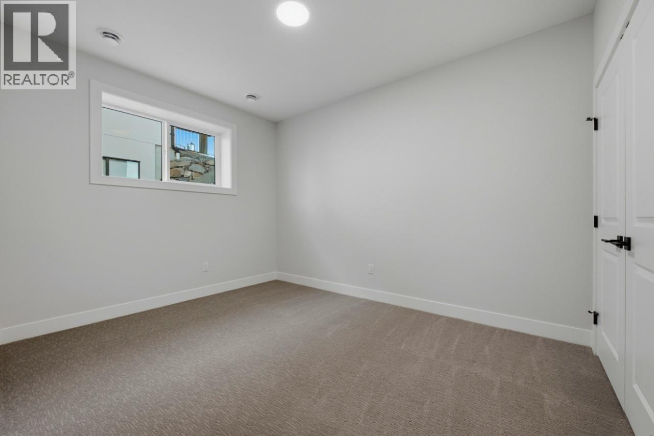2083 Cortina Drive, Kelowna, British Columbia  V1P 1V1 - Photo 18 - 10402085