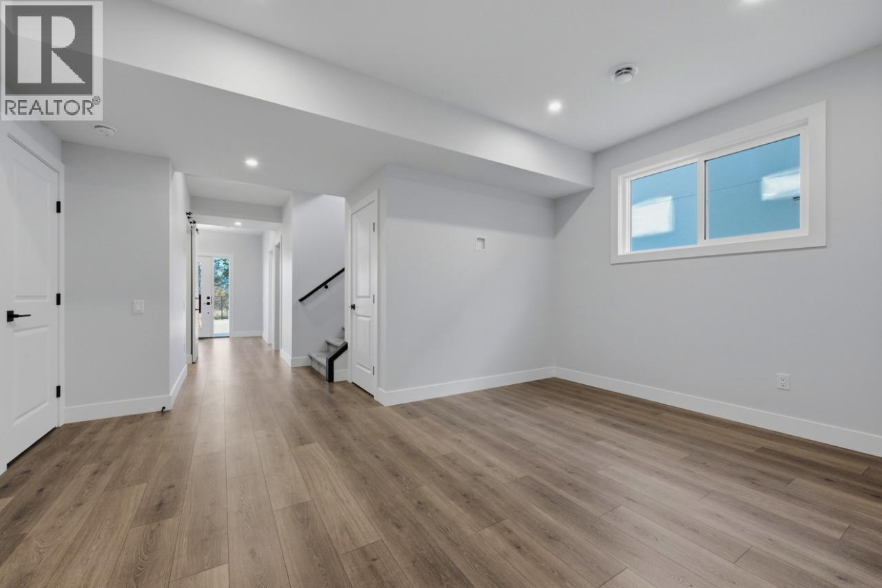 2083 Cortina Drive, Kelowna, British Columbia  V1P 1V1 - Photo 19 - 10402085
