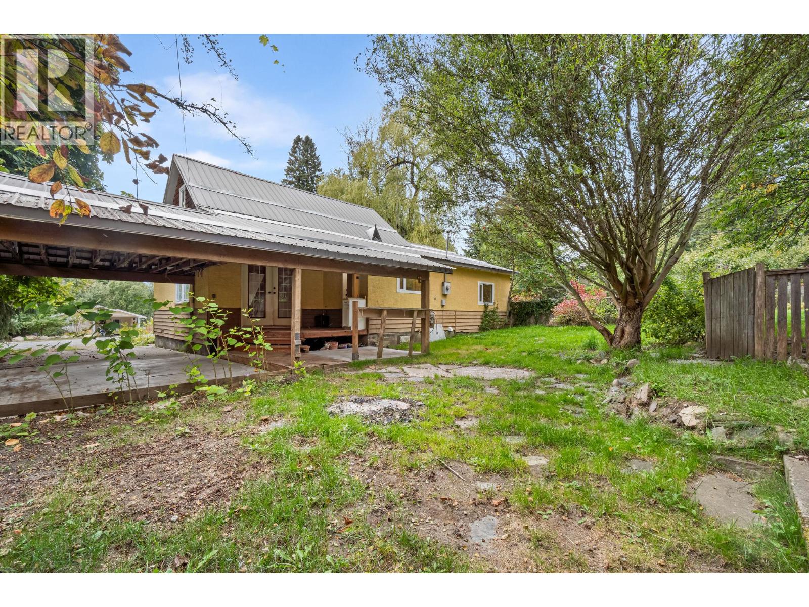 309 1st Avenue Nw, Nakusp, British Columbia  V0G 1R0 - Photo 2 - 10402008