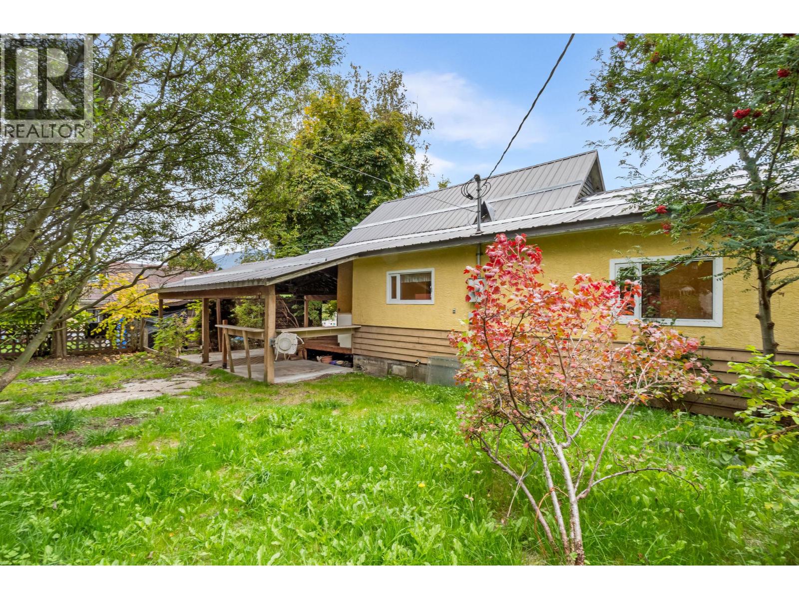 309 1st Avenue Nw, Nakusp, British Columbia  V0G 1R0 - Photo 3 - 10402008