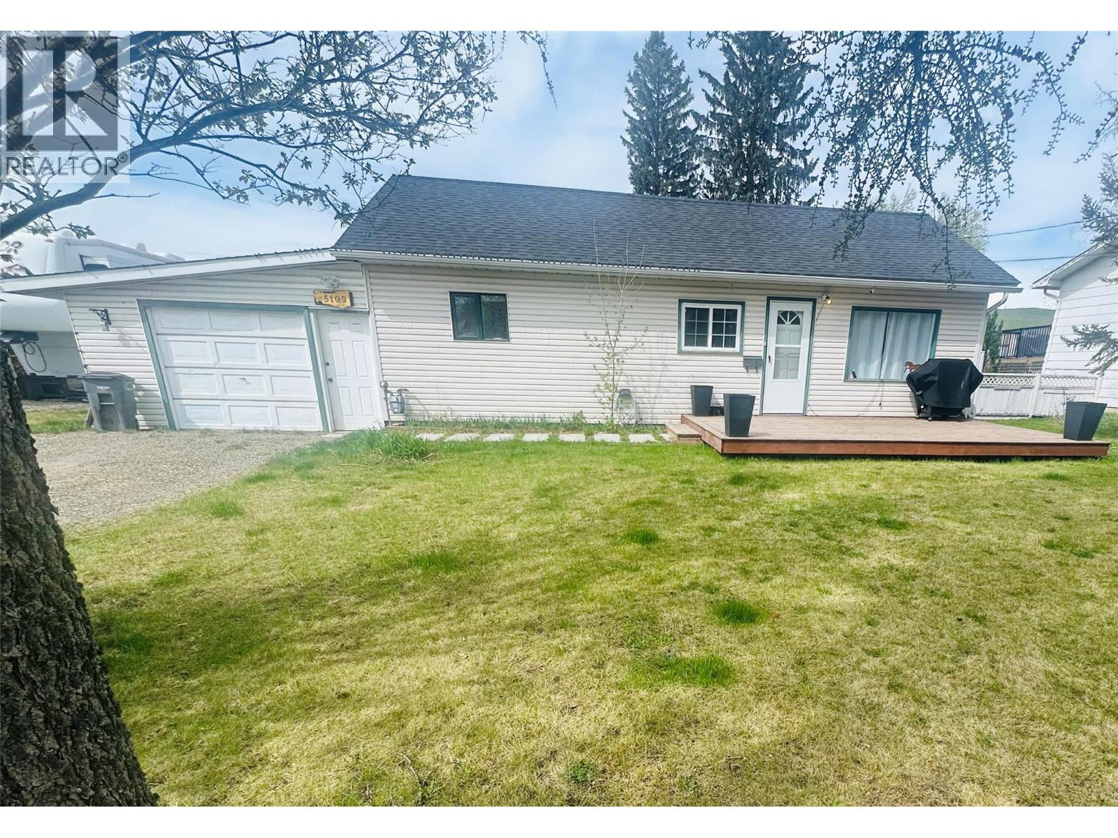 5109 43 Street Ne, Chetwynd, British Columbia  V0C 1J0 - Photo 1 - 10402114