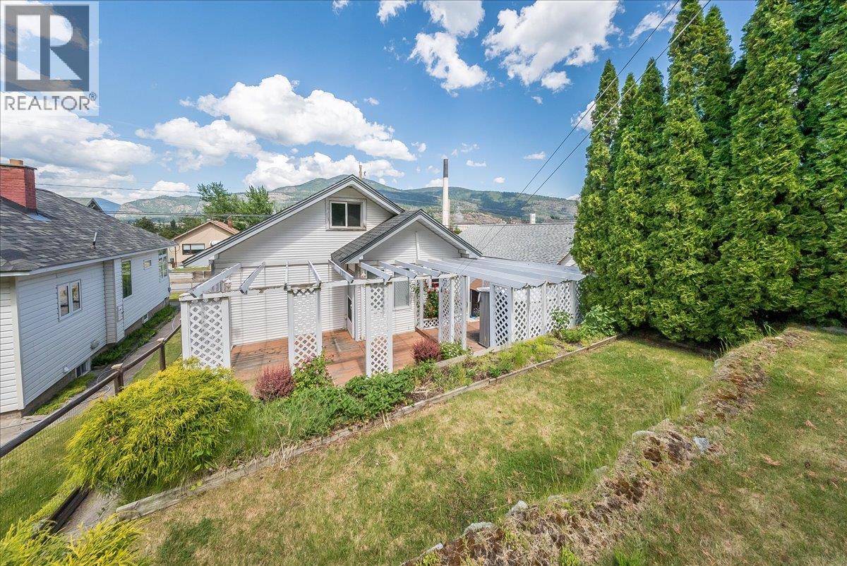 426 Austad Lane, Trail, British Columbia  V1R 3K6 - Photo 3 - 10402111