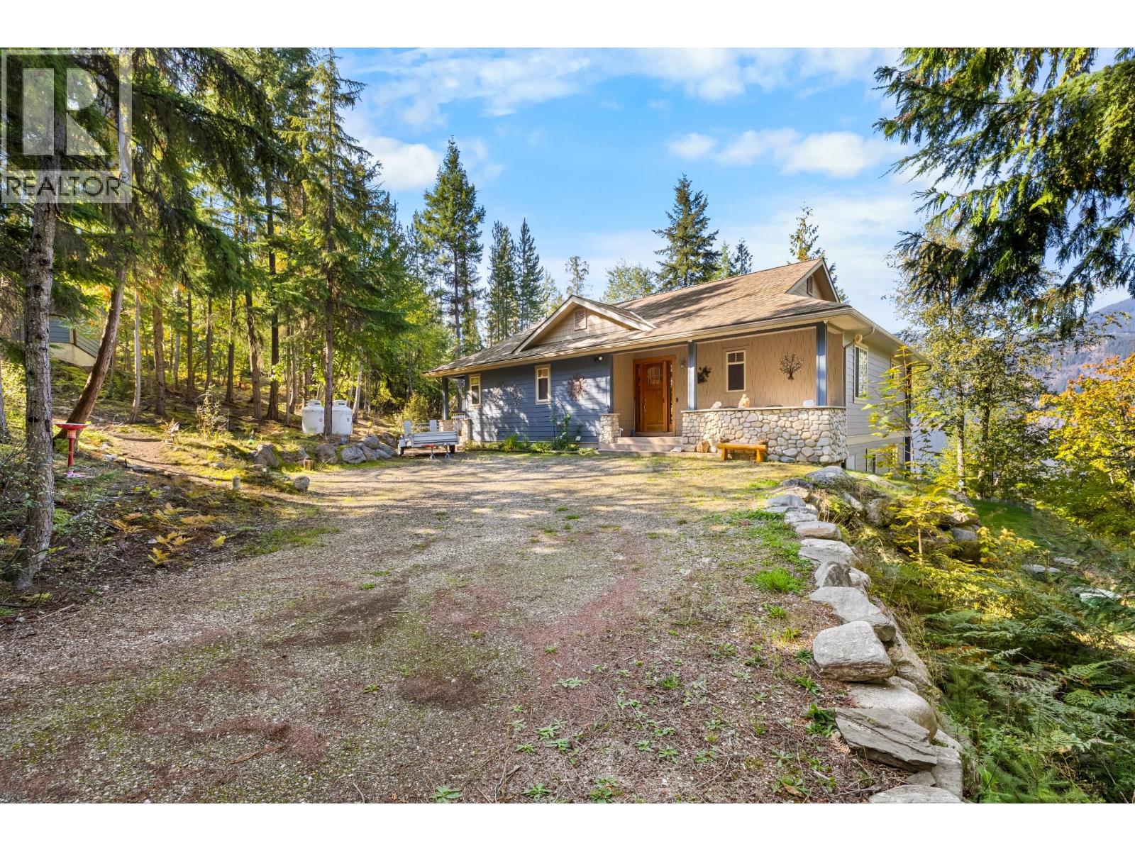 487 Walkers Landing Road, Riondel, British Columbia  V0B 2B0 - Photo 3 - 10402116