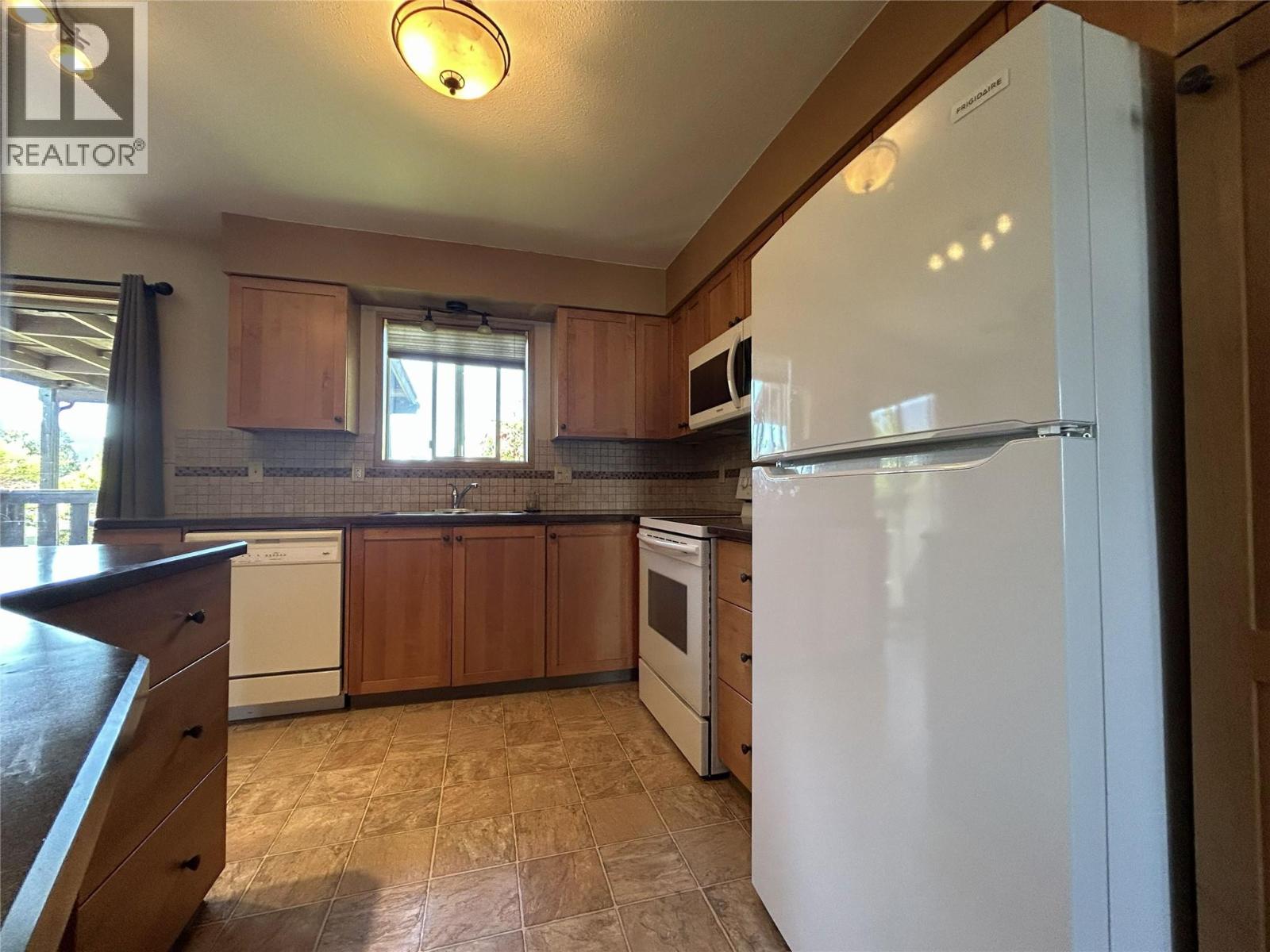6683 18th Street, Grand Forks, British Columbia  V0H 1H0 - Photo 5 - 10401795