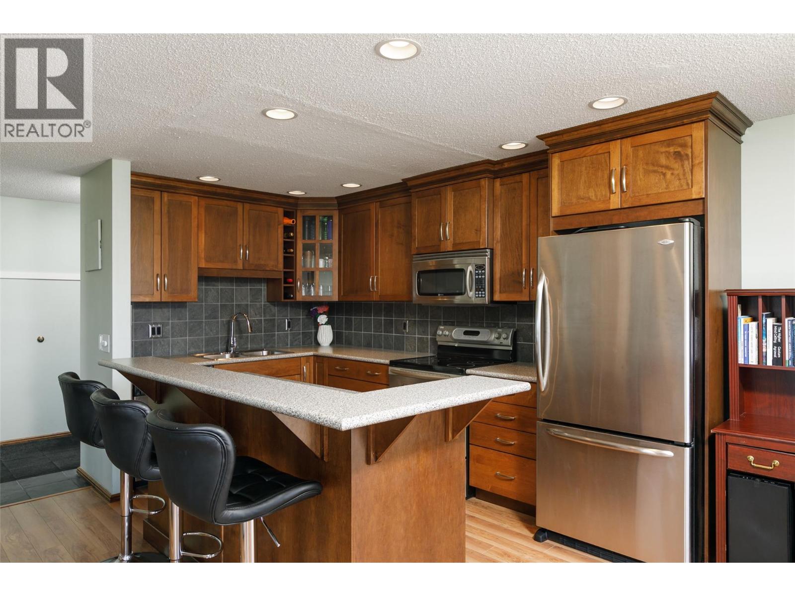 737 Leon Avenue Unit# 807, Kelowna, British Columbia  V1Y 8L6 - Photo 3 - 10392079