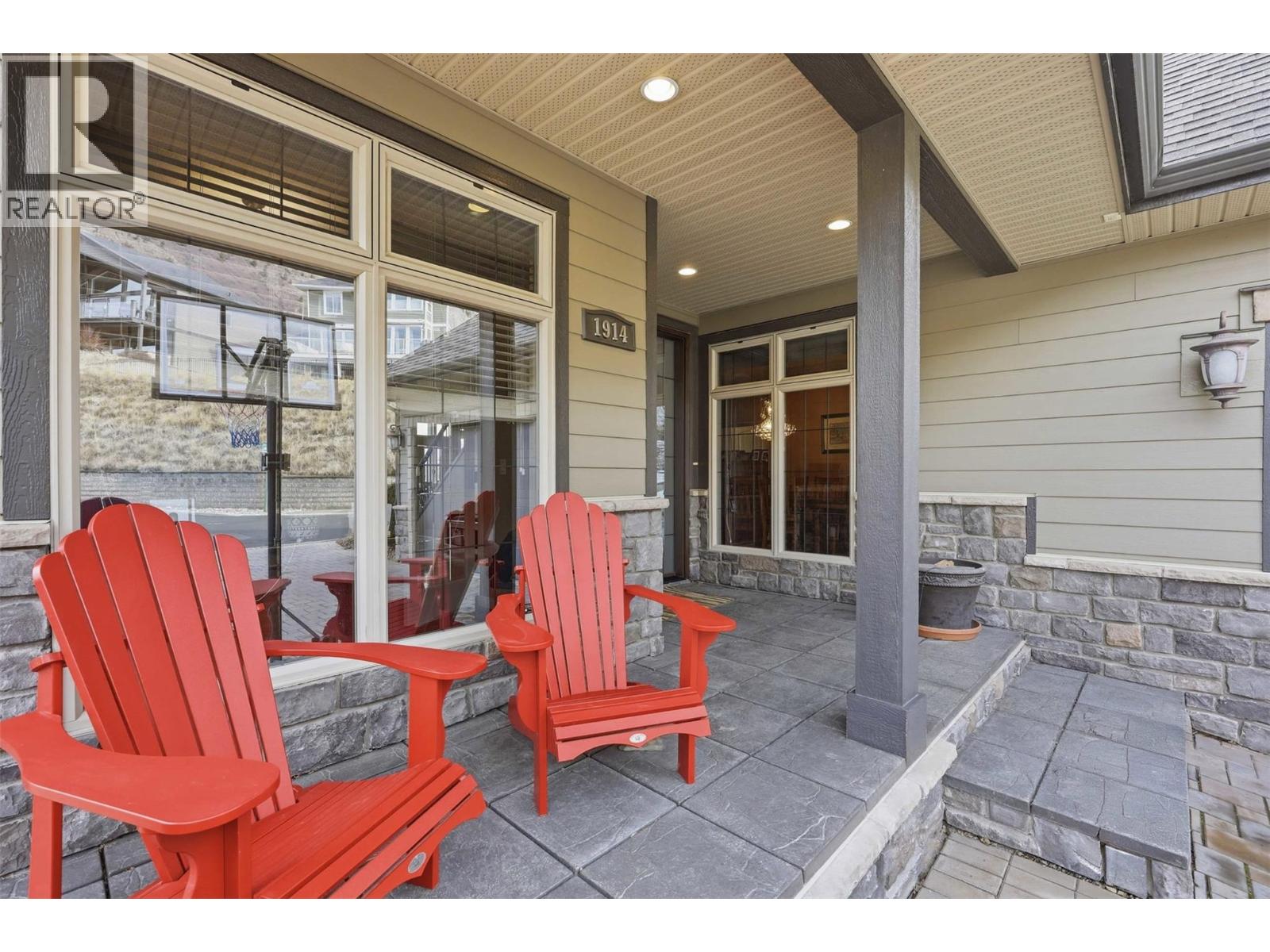 1914 Ironwood Street, Kamloops, British Columbia  V2H 0A6 - Photo 3 - 10402009