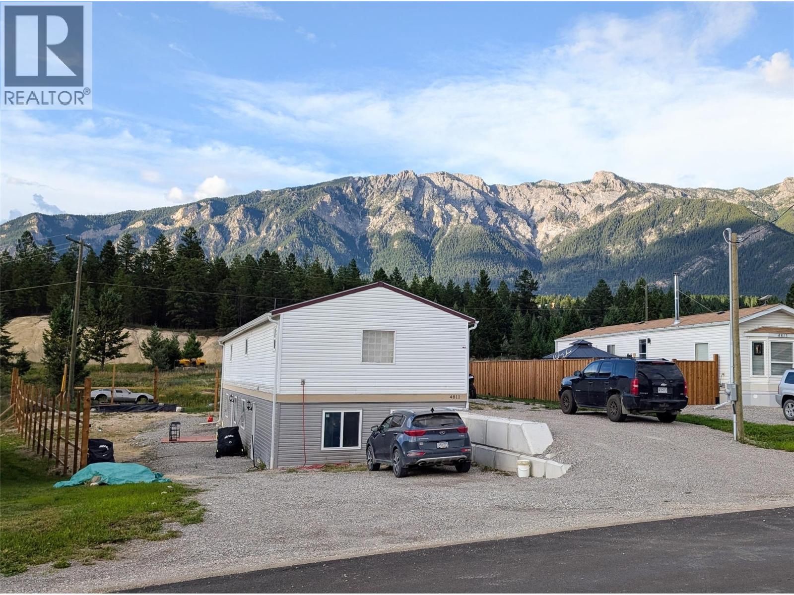 4811 Crescentwood Drive, Edgewater, British Columbia  V0A 1E0 - Photo 3 - 10402139