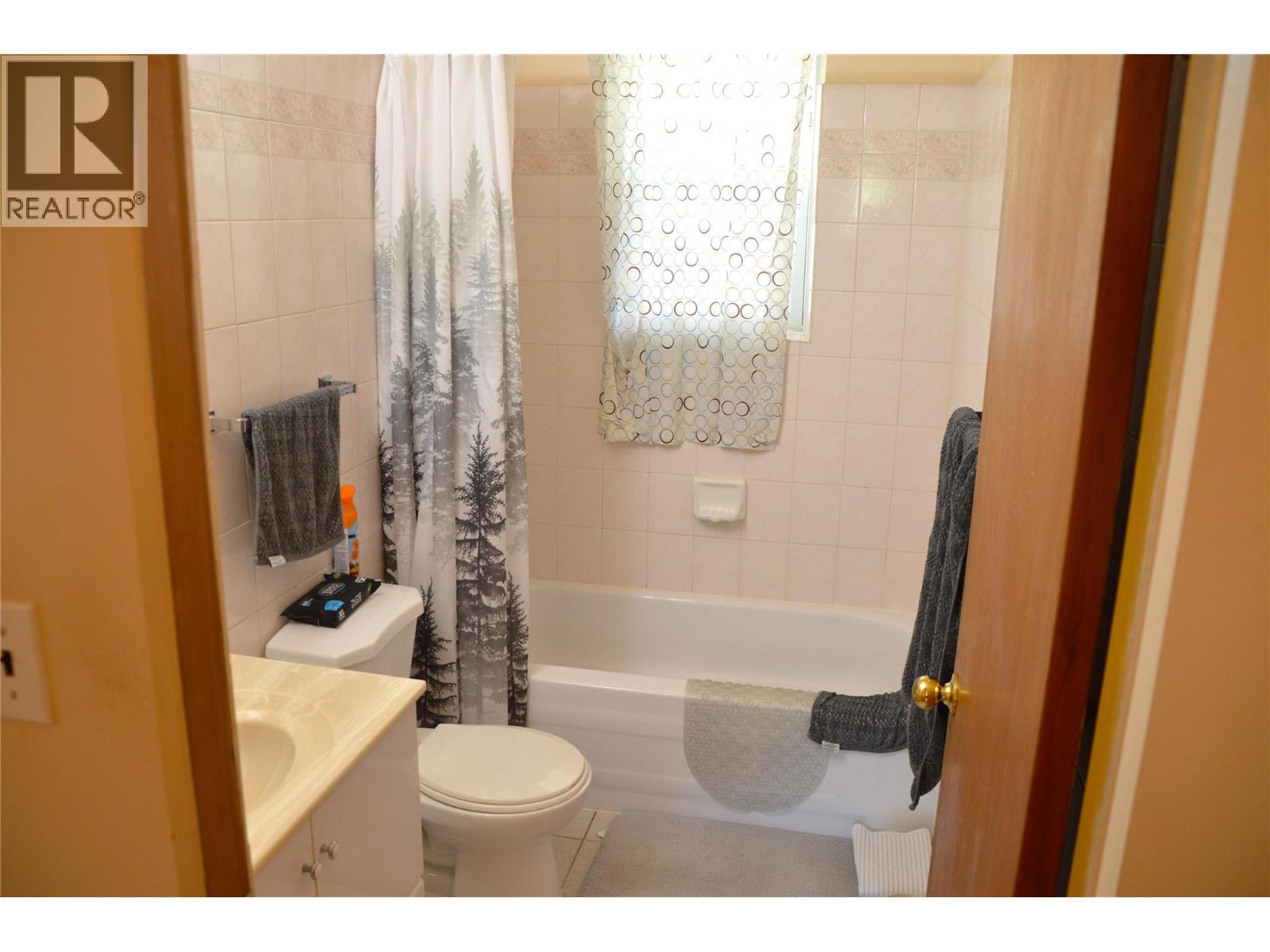 2022 Glenwood Drive, Kamloops, British Columbia  V2C 4G6 - Photo 15 - 10402172