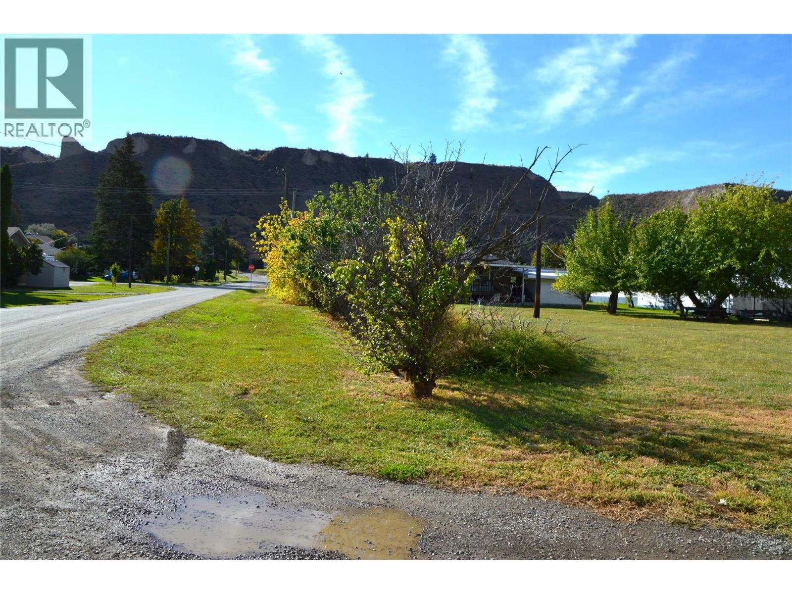 2022 Glenwood Drive, Kamloops, British Columbia  V2C 4G6 - Photo 3 - 10402172