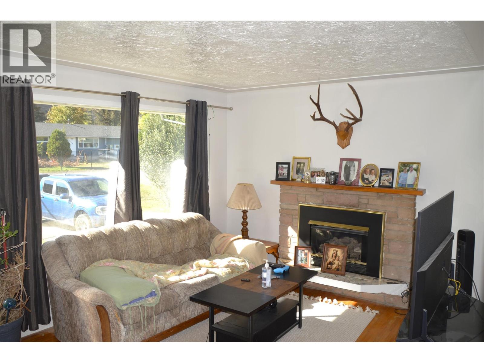 2022 Glenwood Drive, Kamloops, British Columbia  V2C 4G6 - Photo 6 - 10402172