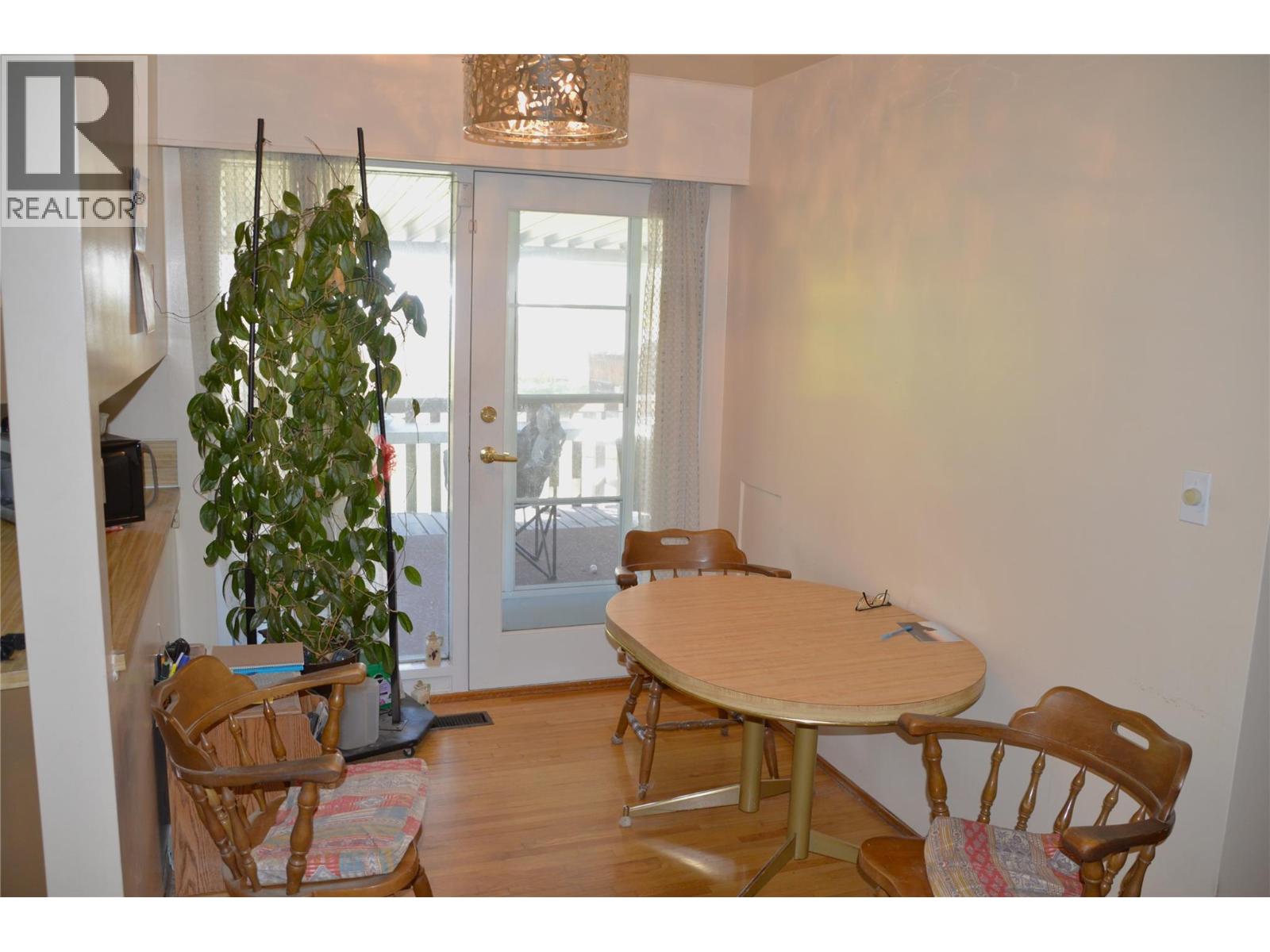 2022 Glenwood Drive, Kamloops, British Columbia  V2C 4G6 - Photo 7 - 10402172
