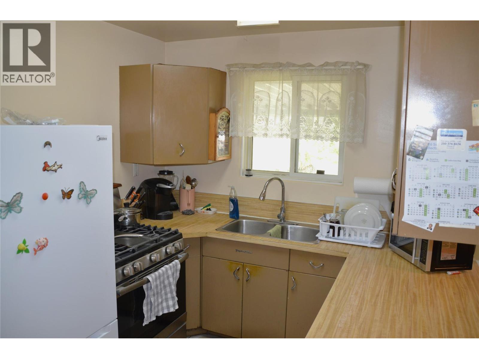 2022 Glenwood Drive, Kamloops, British Columbia  V2C 4G6 - Photo 8 - 10402172