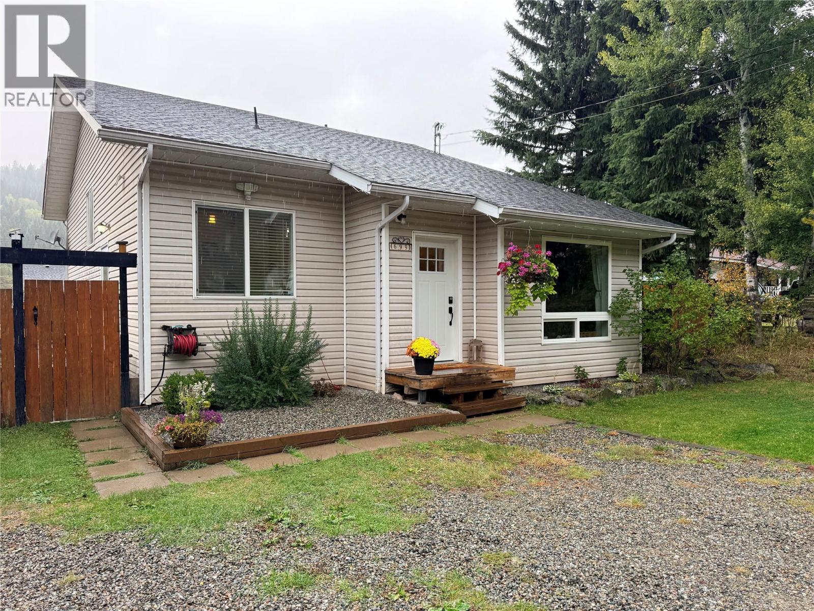 699 Strathmore Avenue, Greenwood, British Columbia  V0H 1J0 - Photo 1 - 10402082