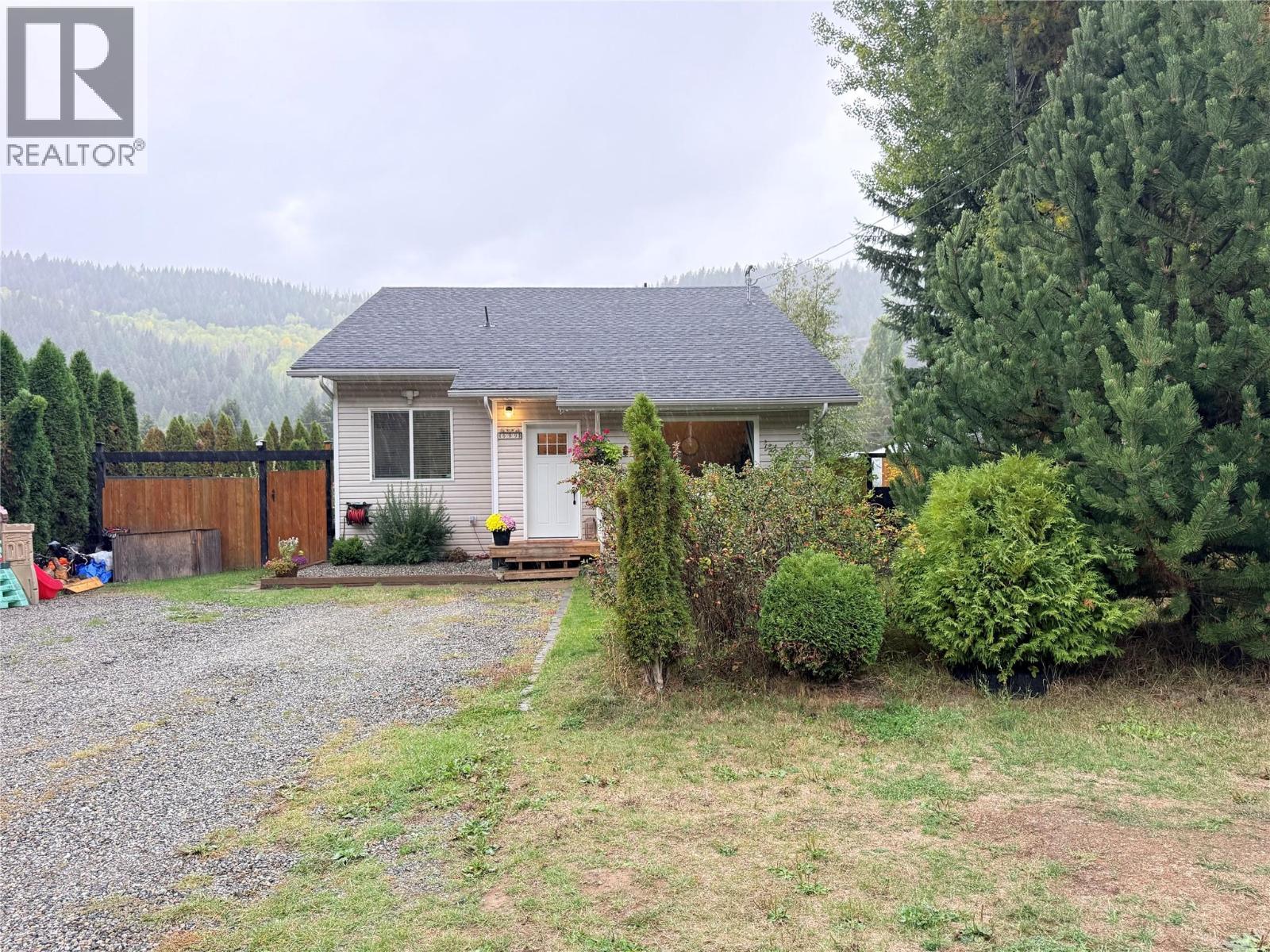 699 Strathmore Avenue, Greenwood, British Columbia  V0H 1J0 - Photo 2 - 10402082