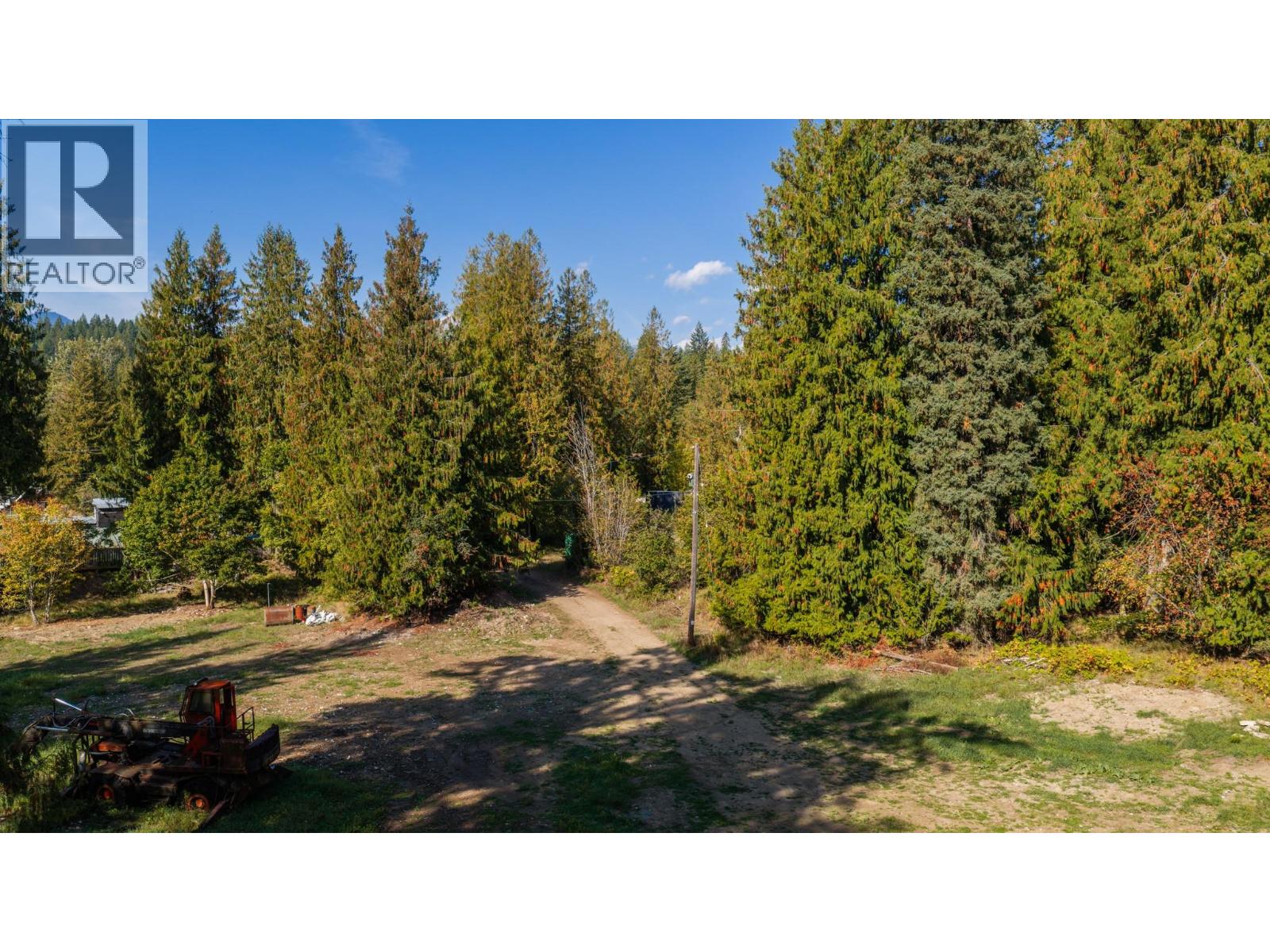 16078 Highway 3a, Crawford Bay, British Columbia  V0B 1E0 - Photo 1 - 10401706