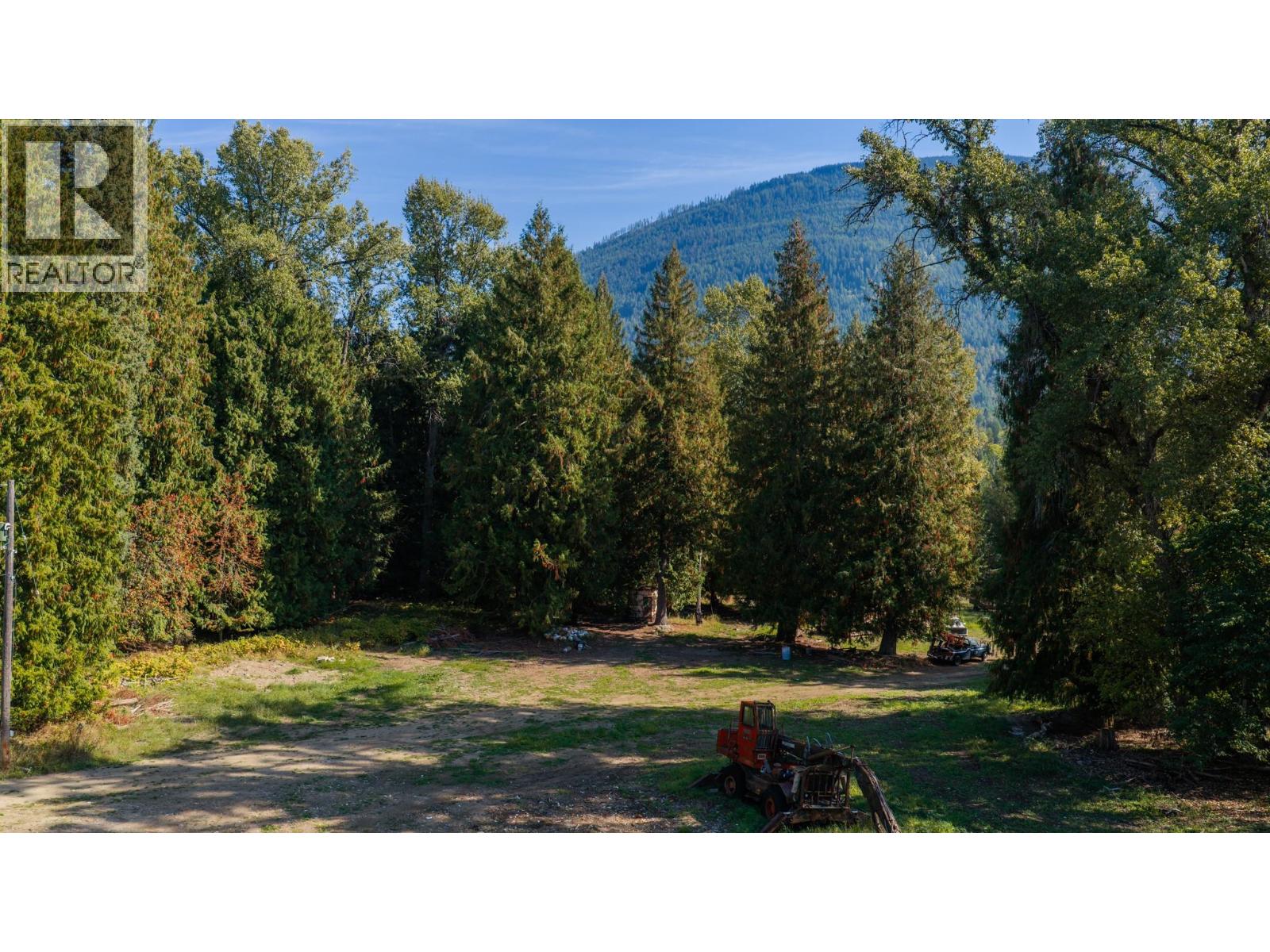 16078 Highway 3a, Crawford Bay, British Columbia  V0B 1E0 - Photo 5 - 10401706