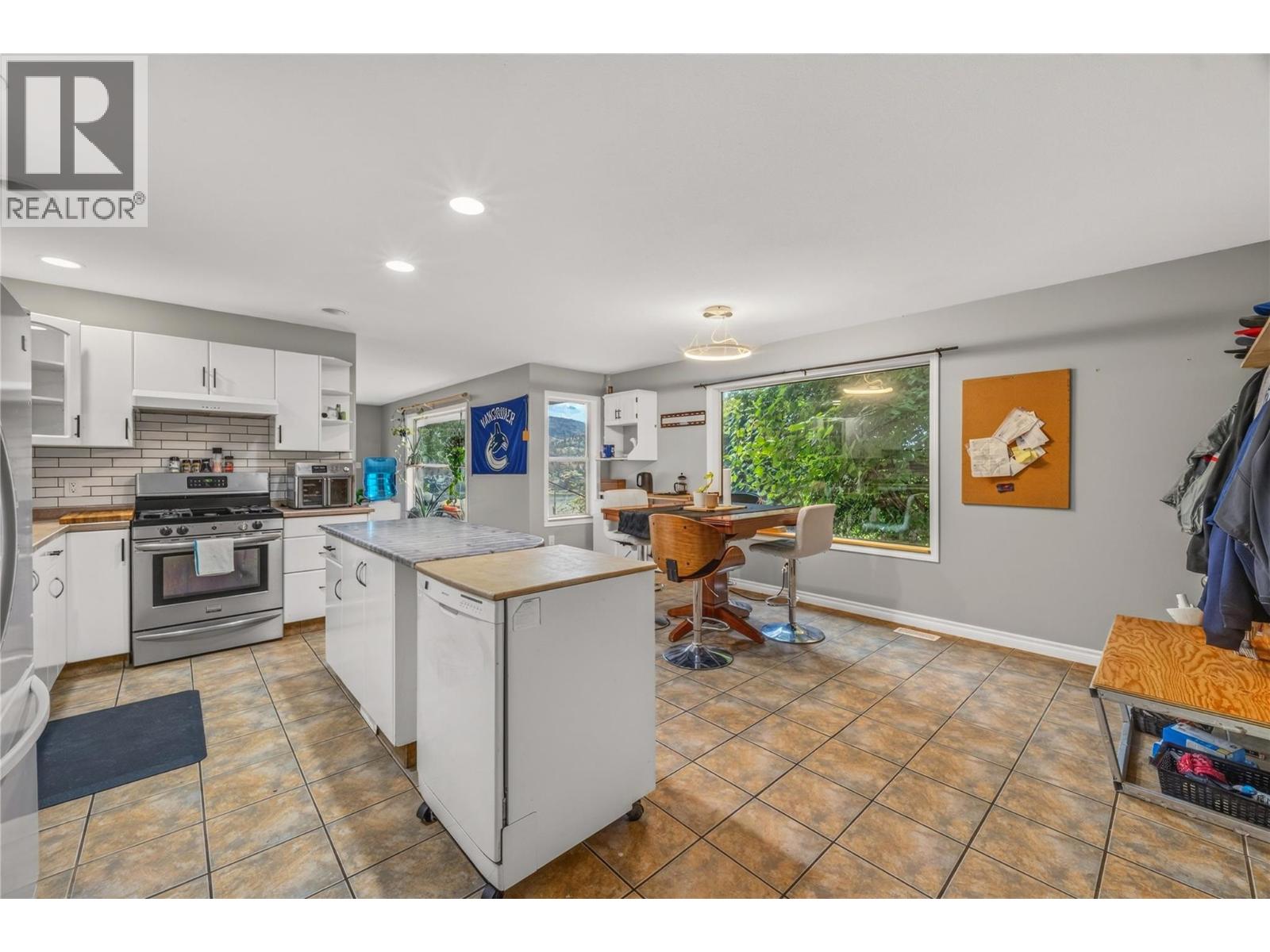 213 Tamarac Avenue, Kaleden, British Columbia  V0H 1K0 - Photo 5 - 10402063