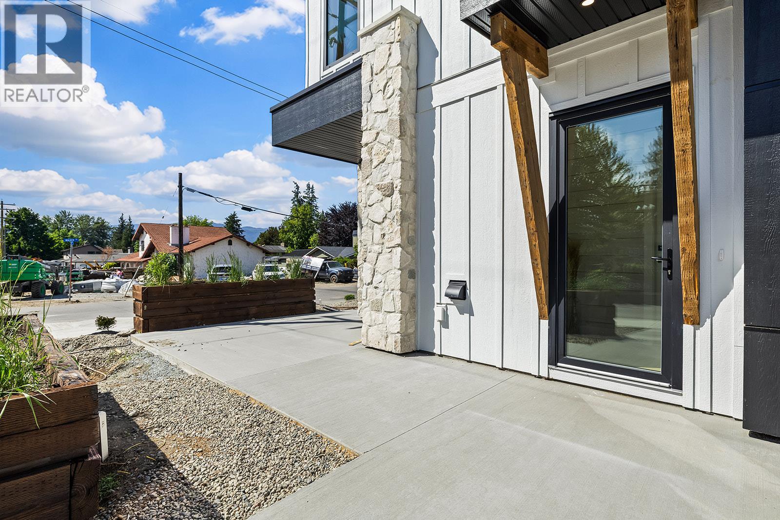 4499 Walker Road, Kelowna, British Columbia  V1W 1G8 - Photo 44 - 10402029